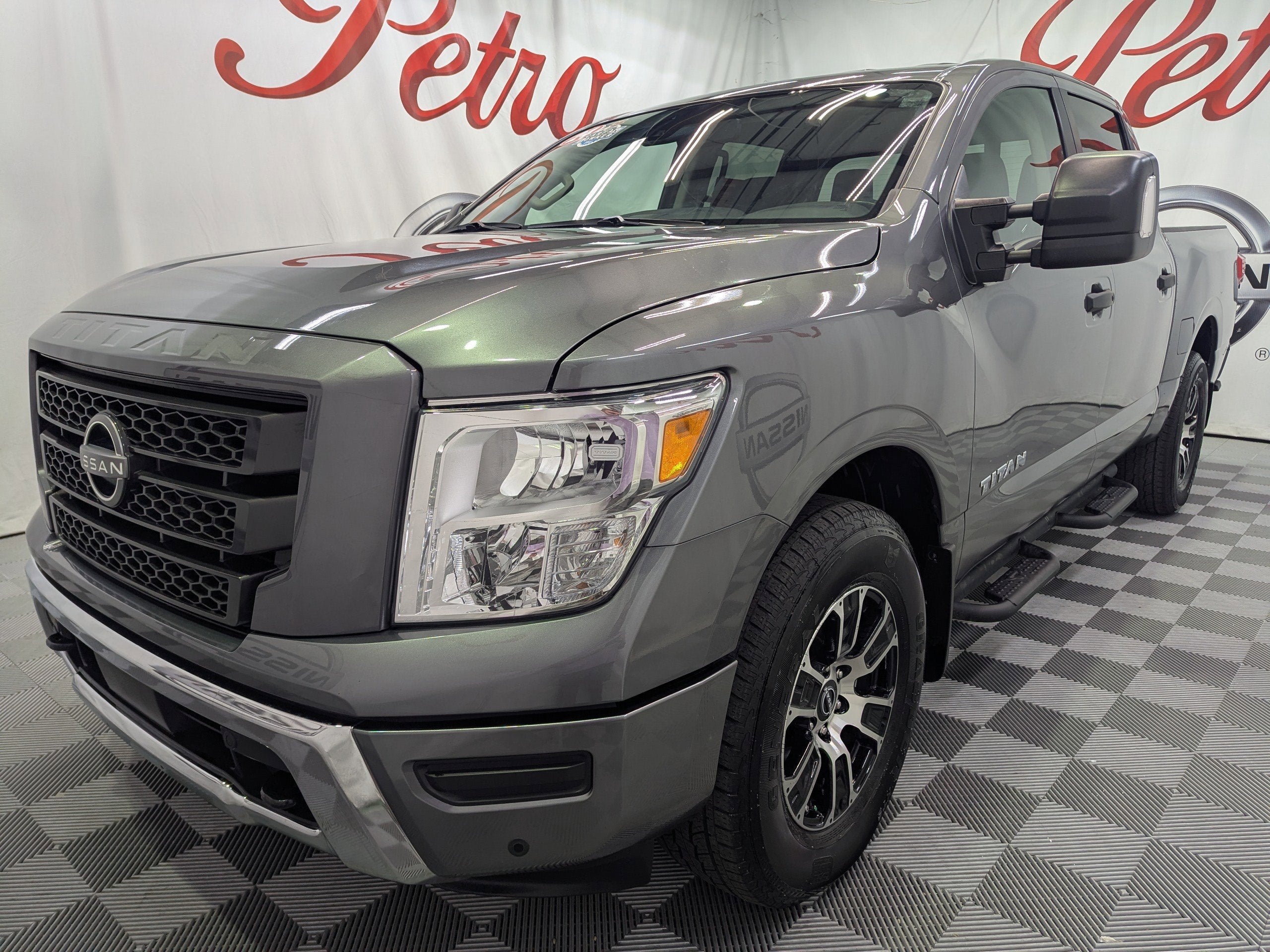 2024 Nissan Titan SV