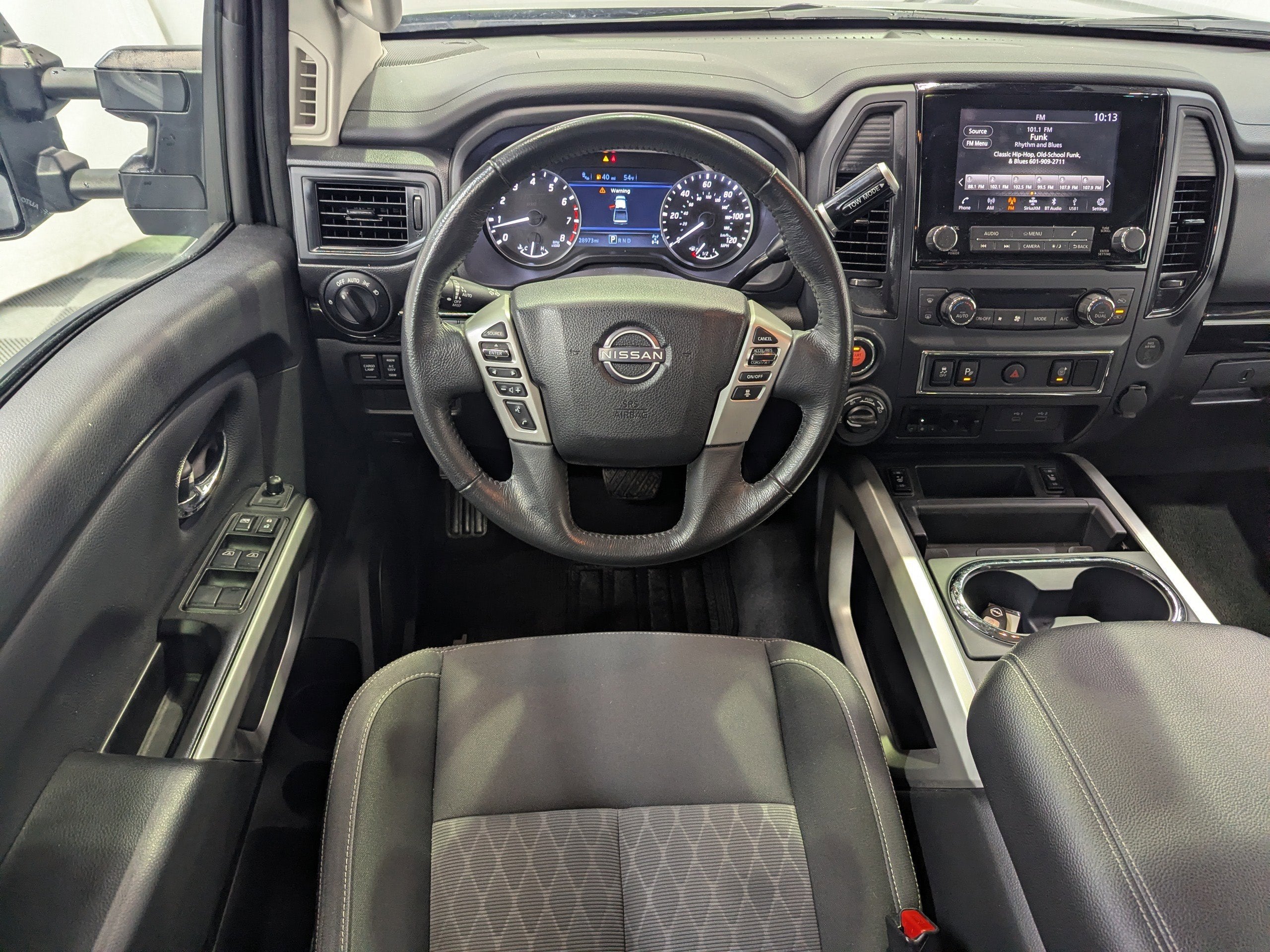 2024 Nissan Titan SV