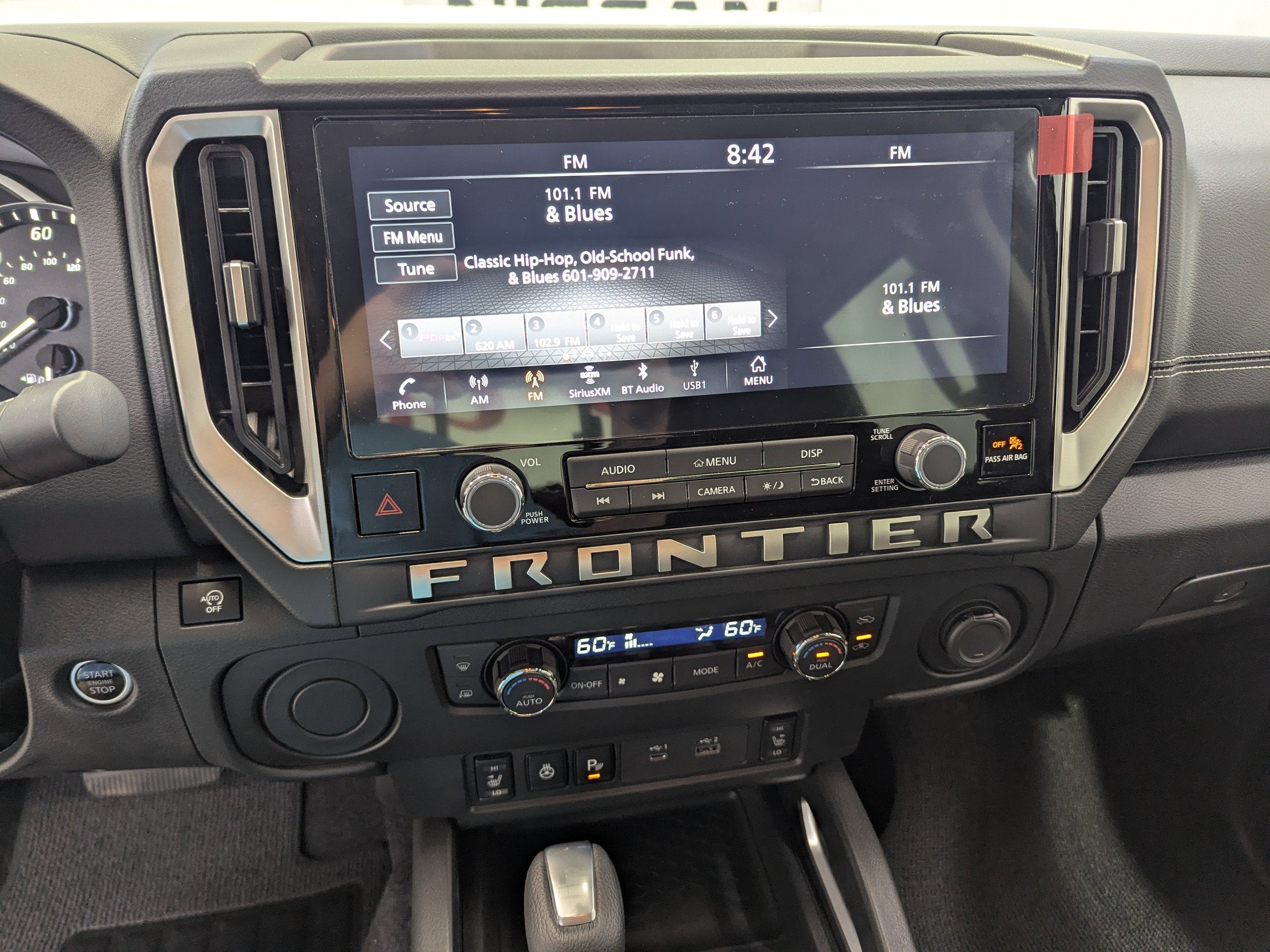 2025 Nissan Frontier SV