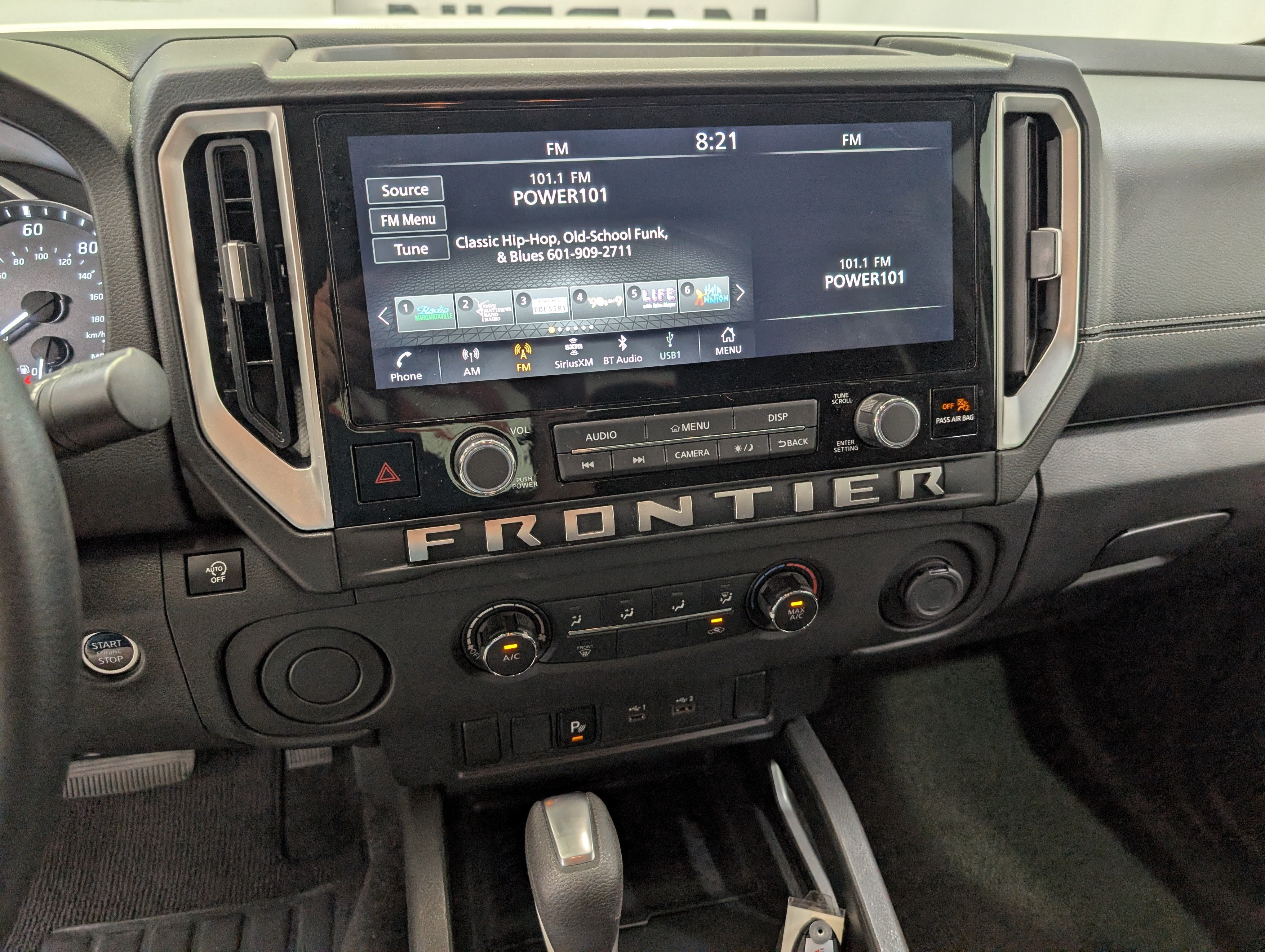 2025 Nissan Frontier SV