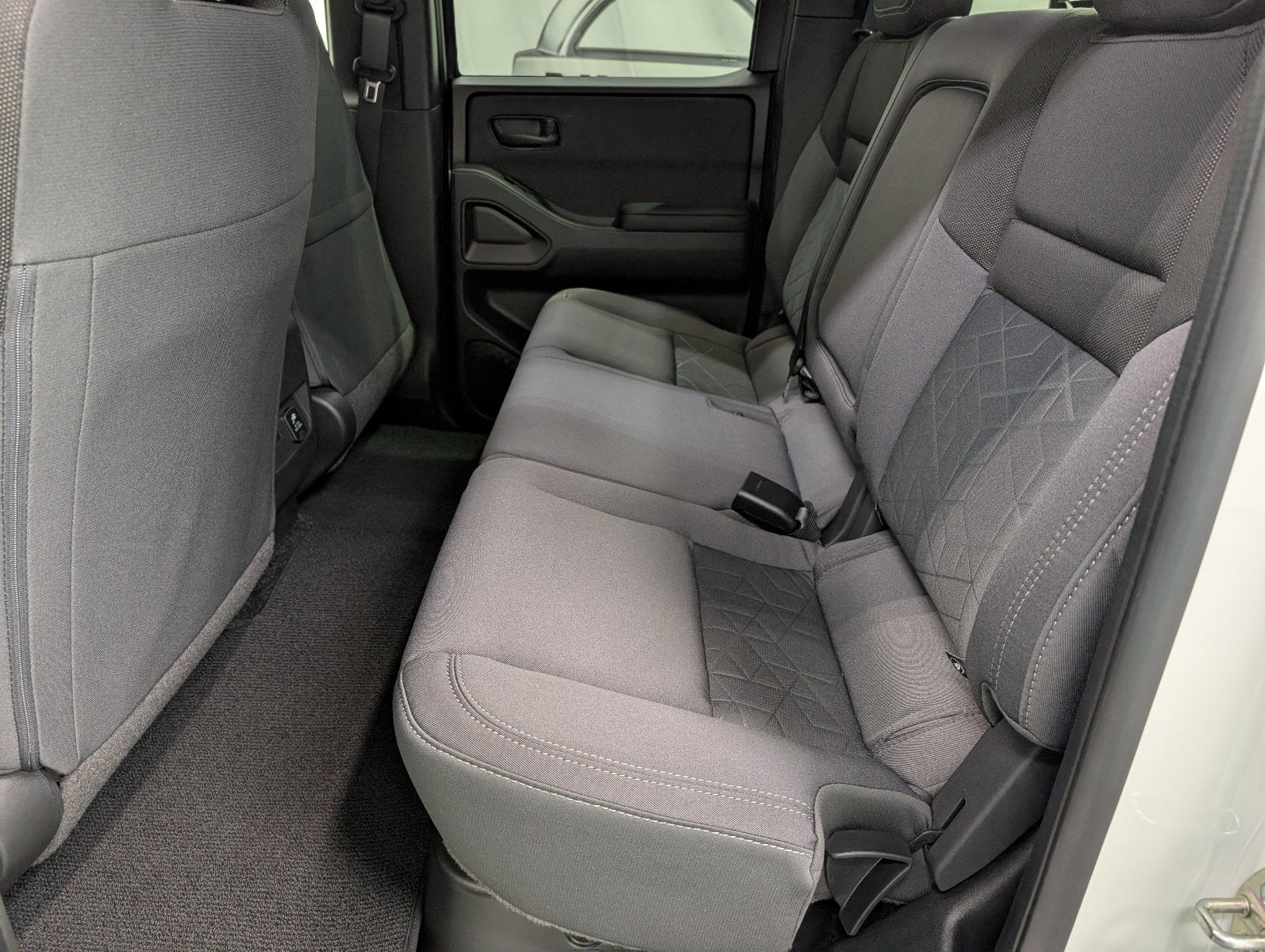 2027 Nissan Frontier SV