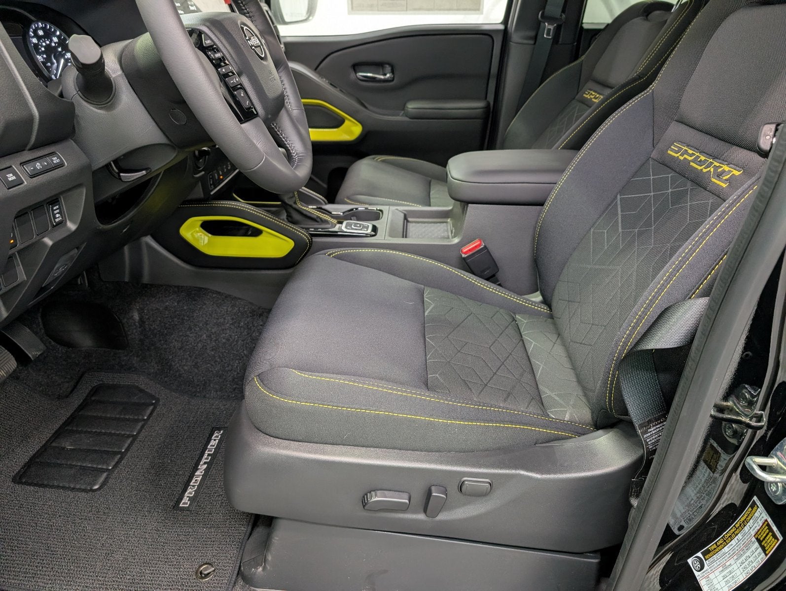 2027 Nissan Frontier SV