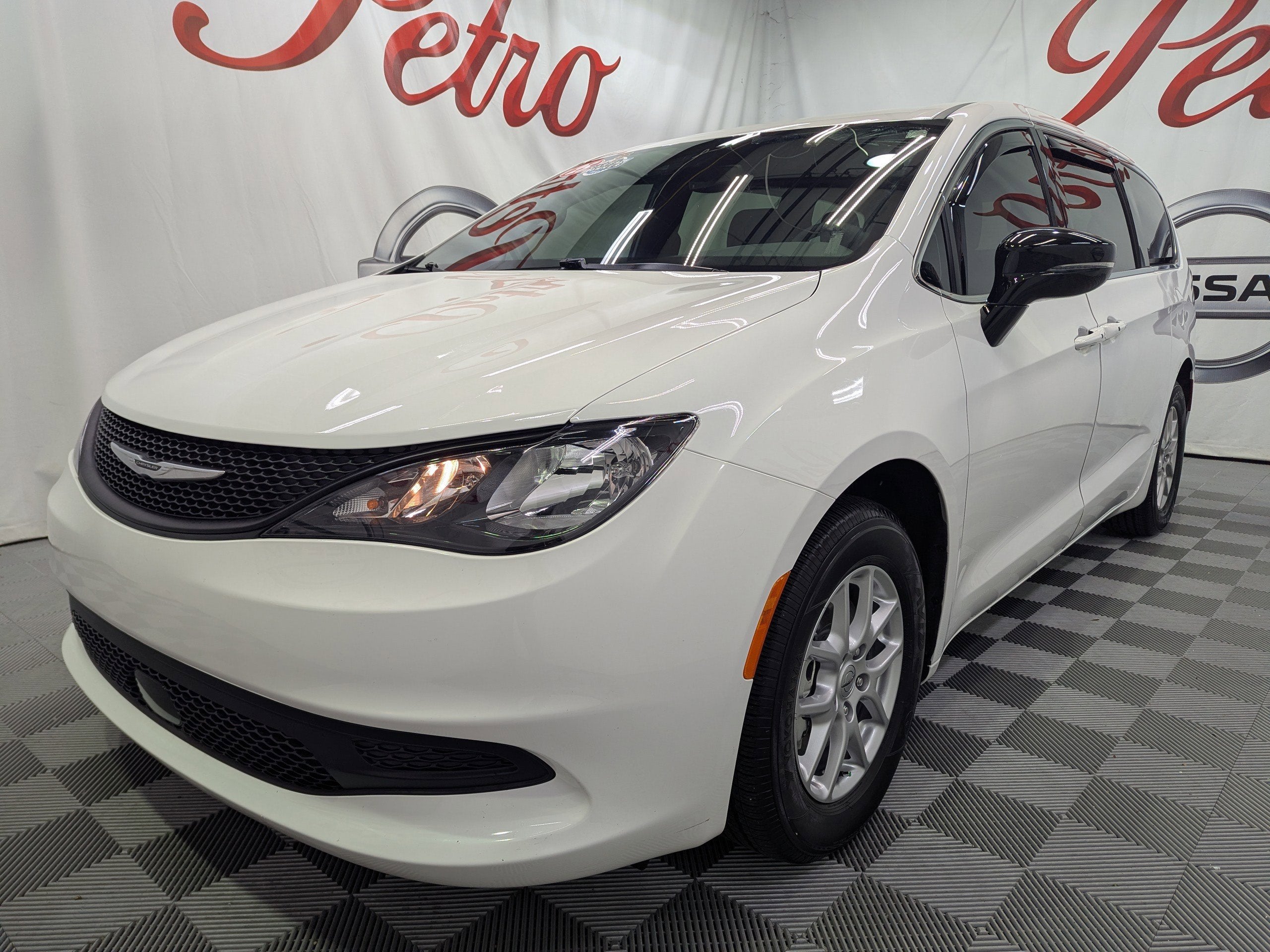 2025 Chrysler Voyager LX