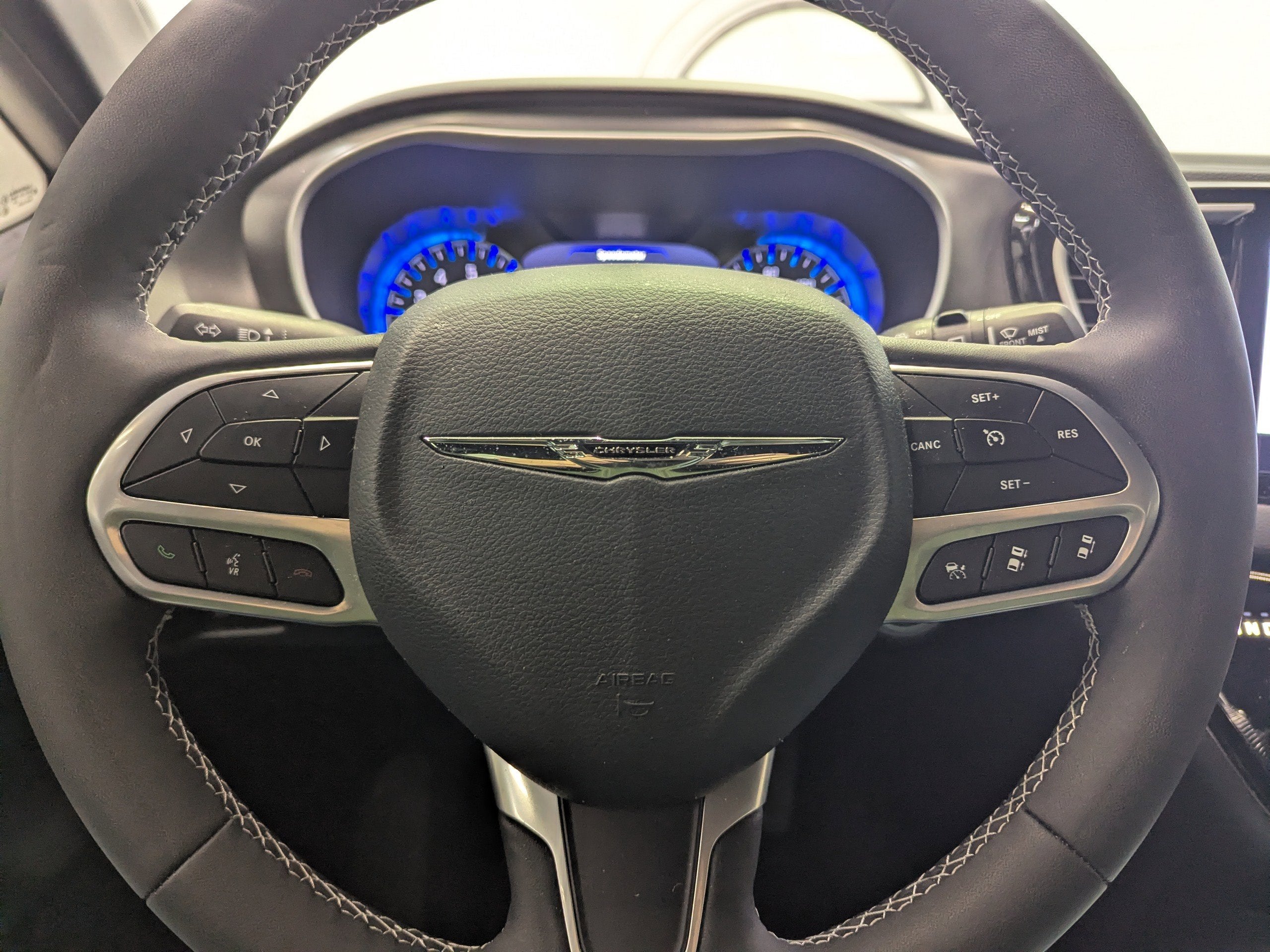 2025 Chrysler Voyager LX