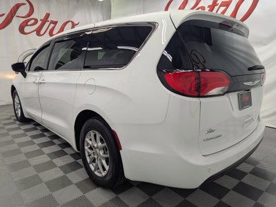 2025 Chrysler Voyager LX