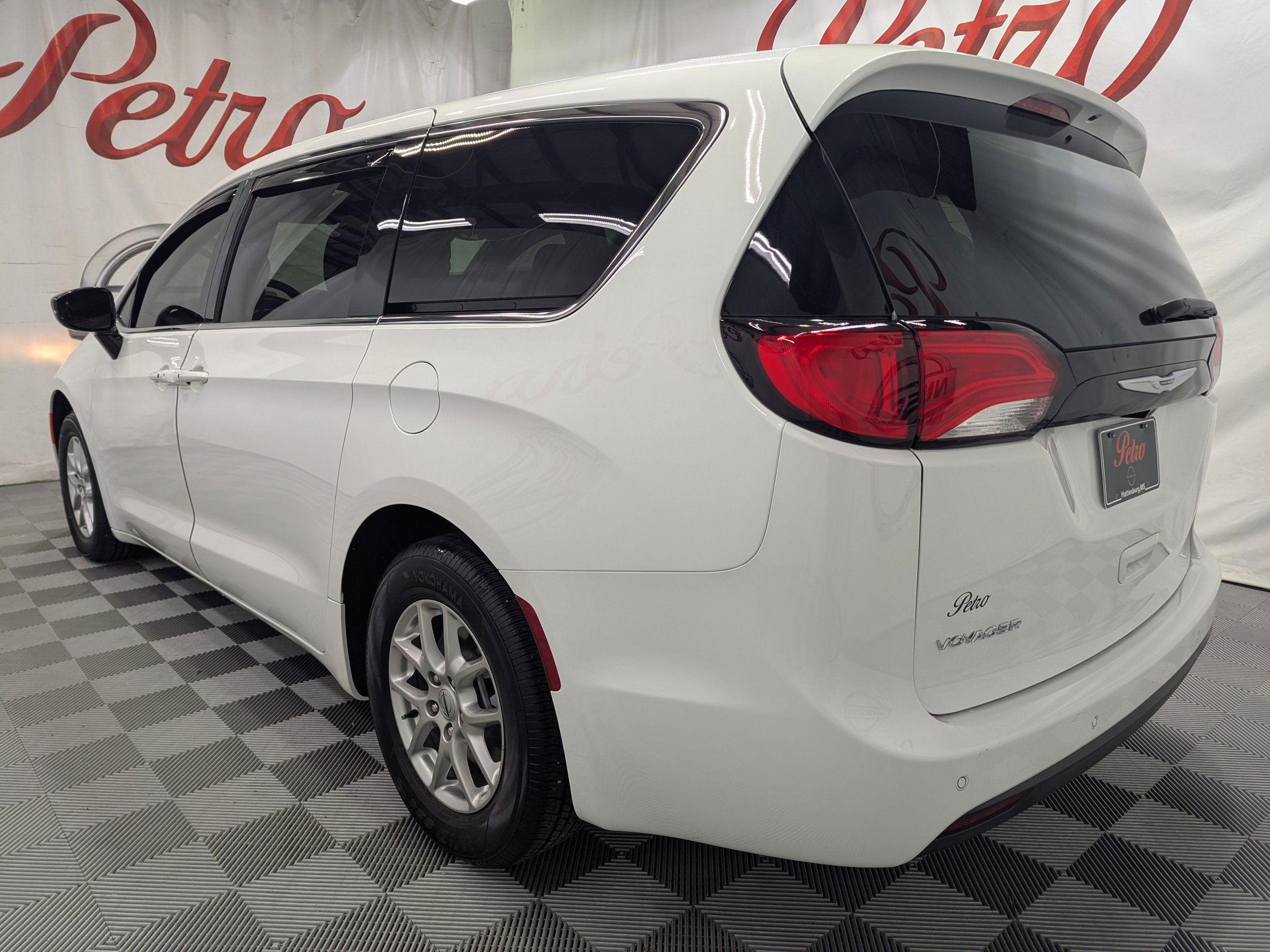 2025 Chrysler Voyager LX