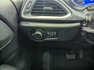 2025 Chrysler Voyager LX