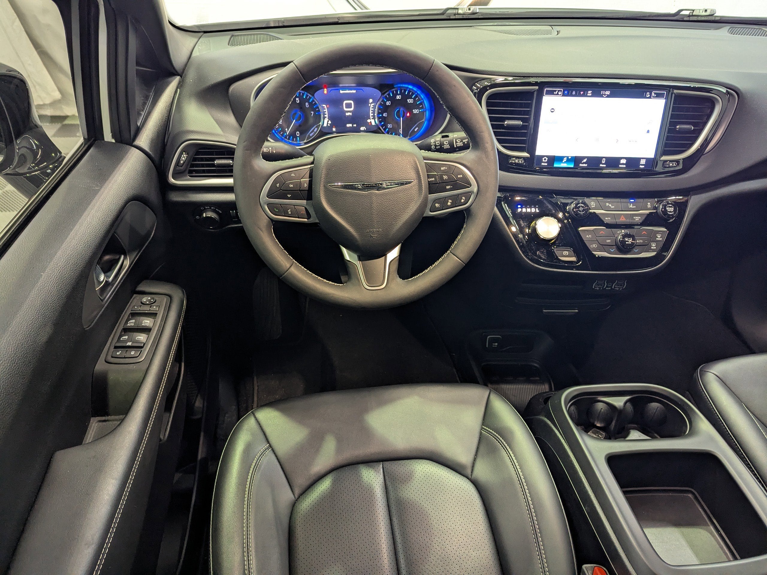 2025 Chrysler Voyager LX