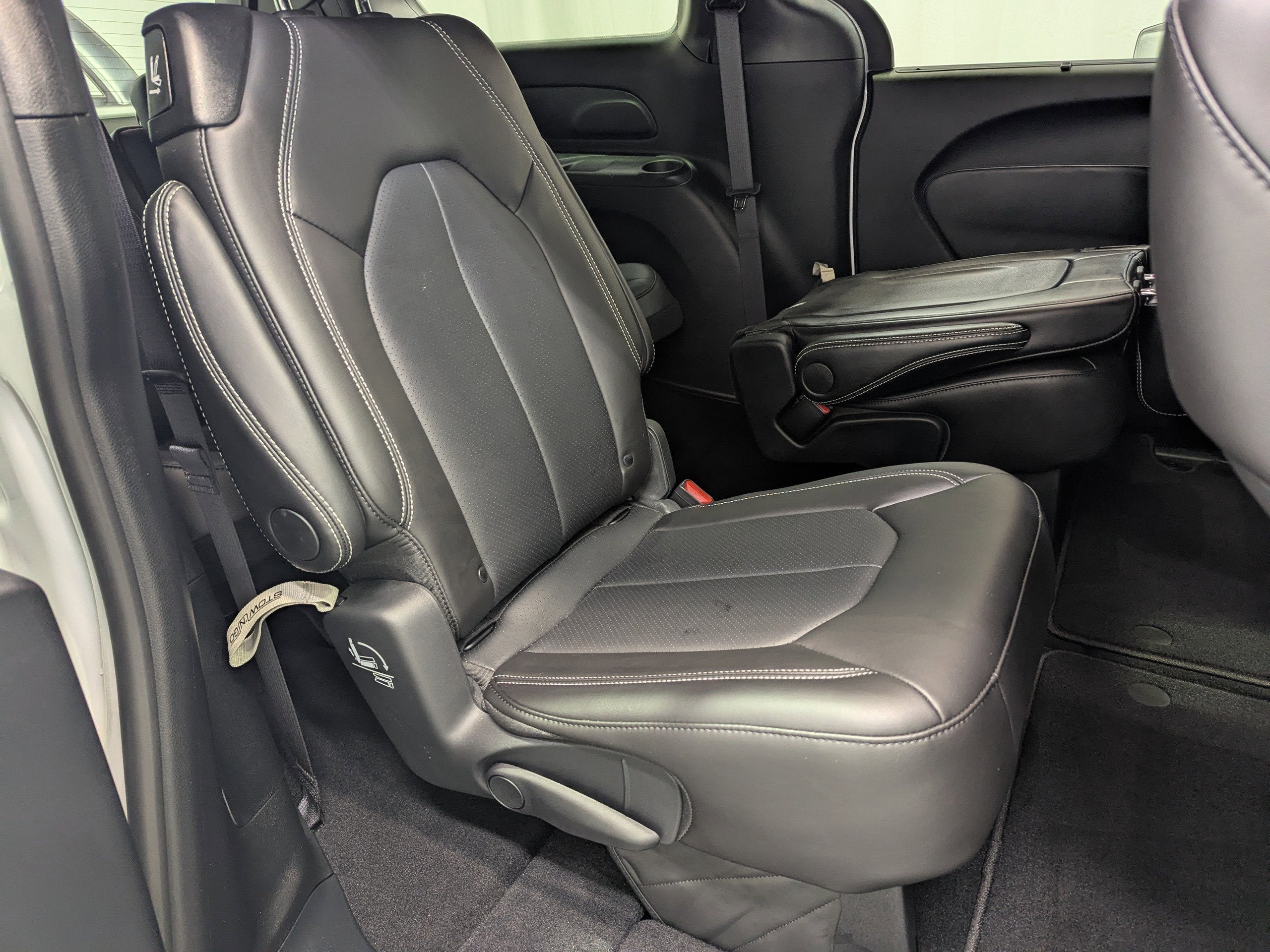 2025 Chrysler Voyager LX