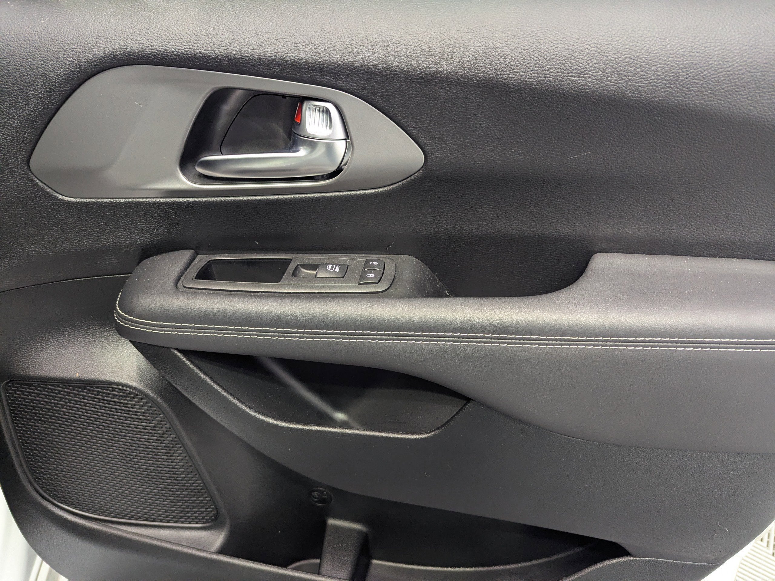 2025 Chrysler Voyager LX