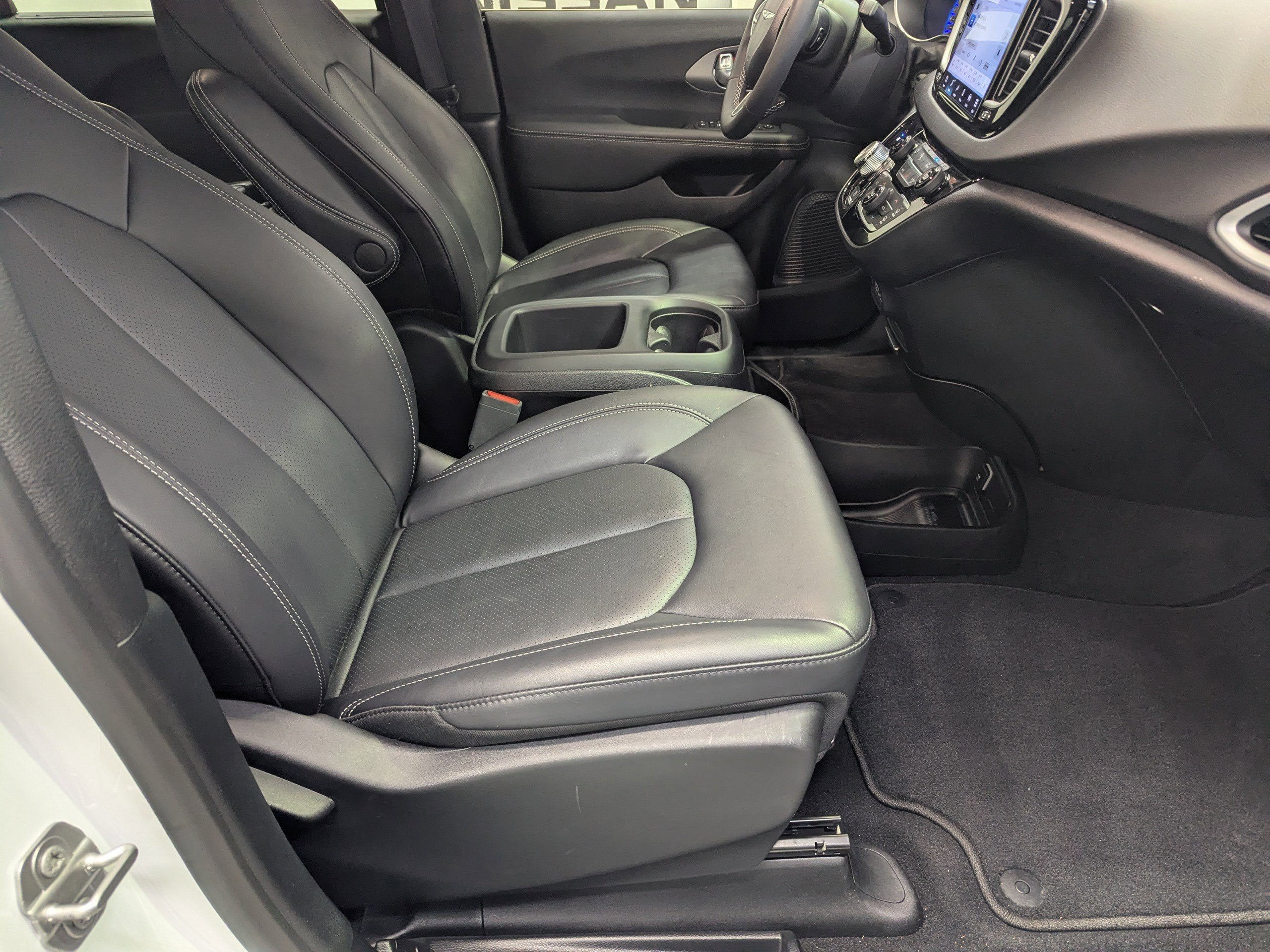 2025 Chrysler Voyager LX