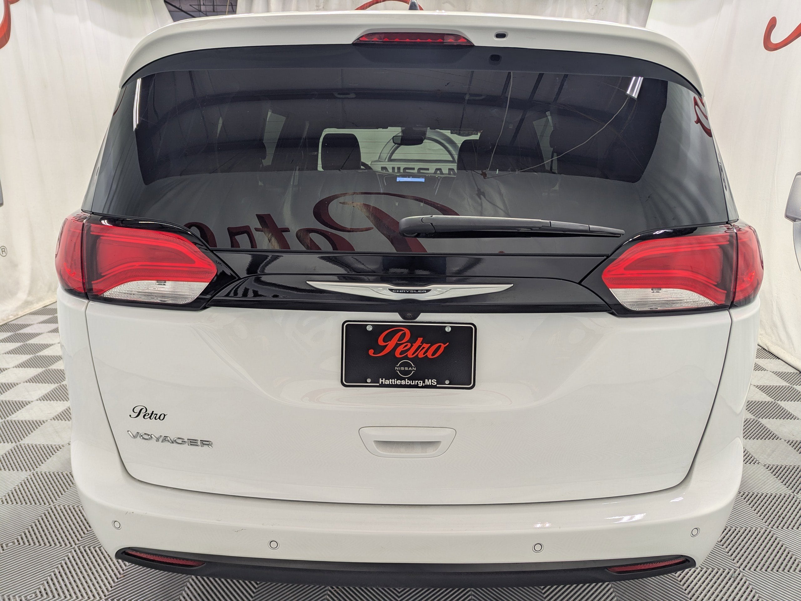 2025 Chrysler Voyager LX