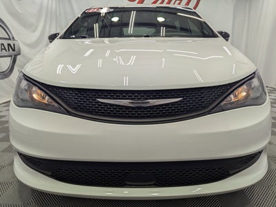 2025 Chrysler Voyager LX