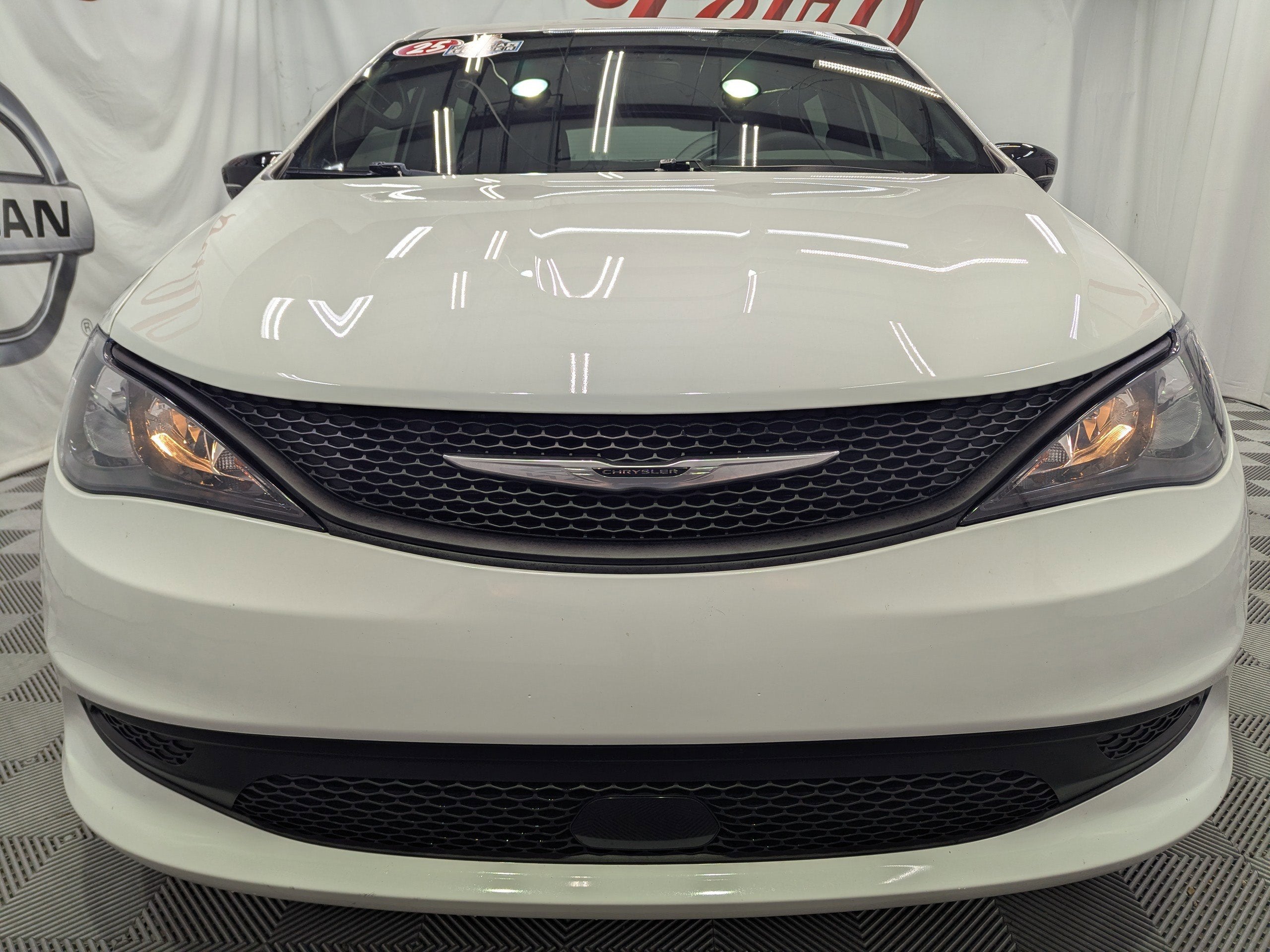 2025 Chrysler Voyager LX