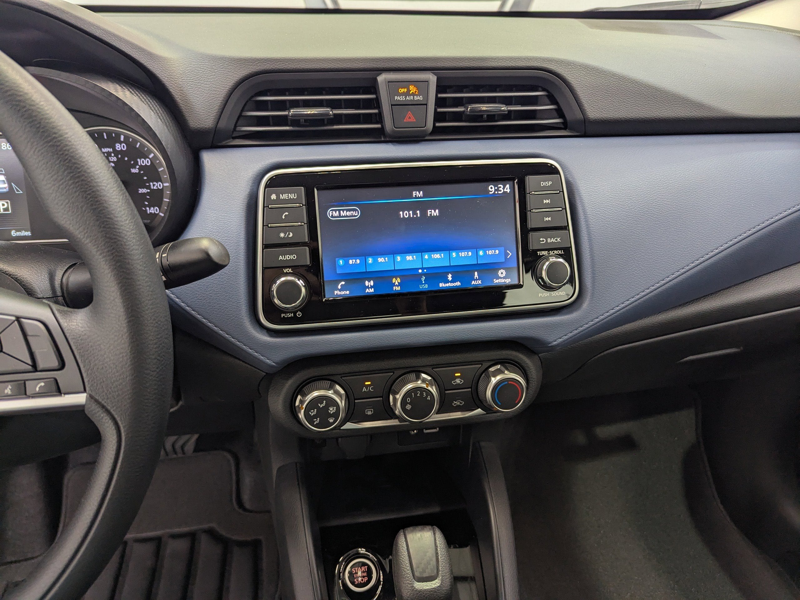 2025 Nissan Versa 1.6 SV