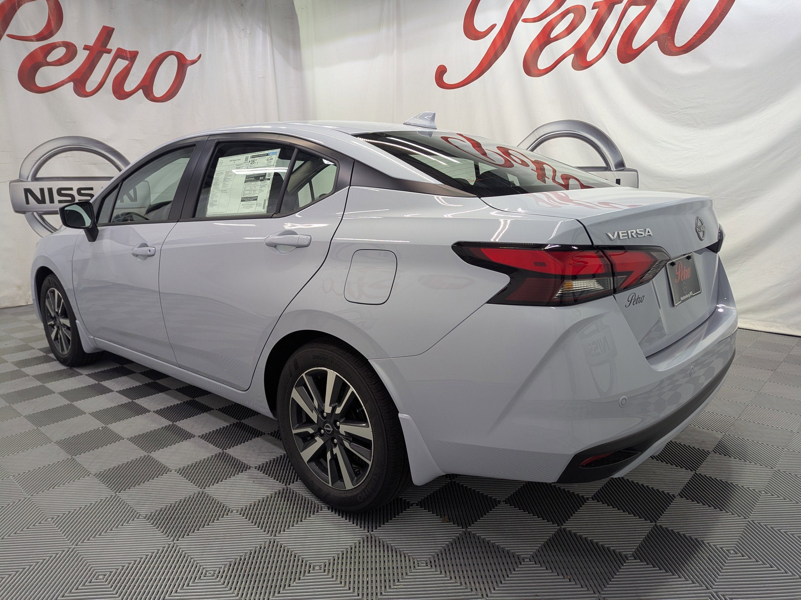 2025 Nissan Versa 1.6 SV