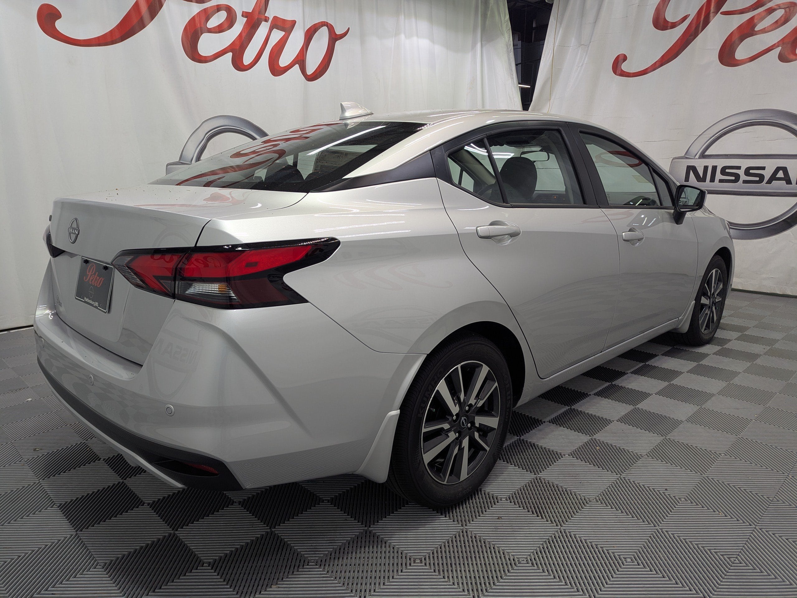 2025 Nissan Versa 1.6 SV