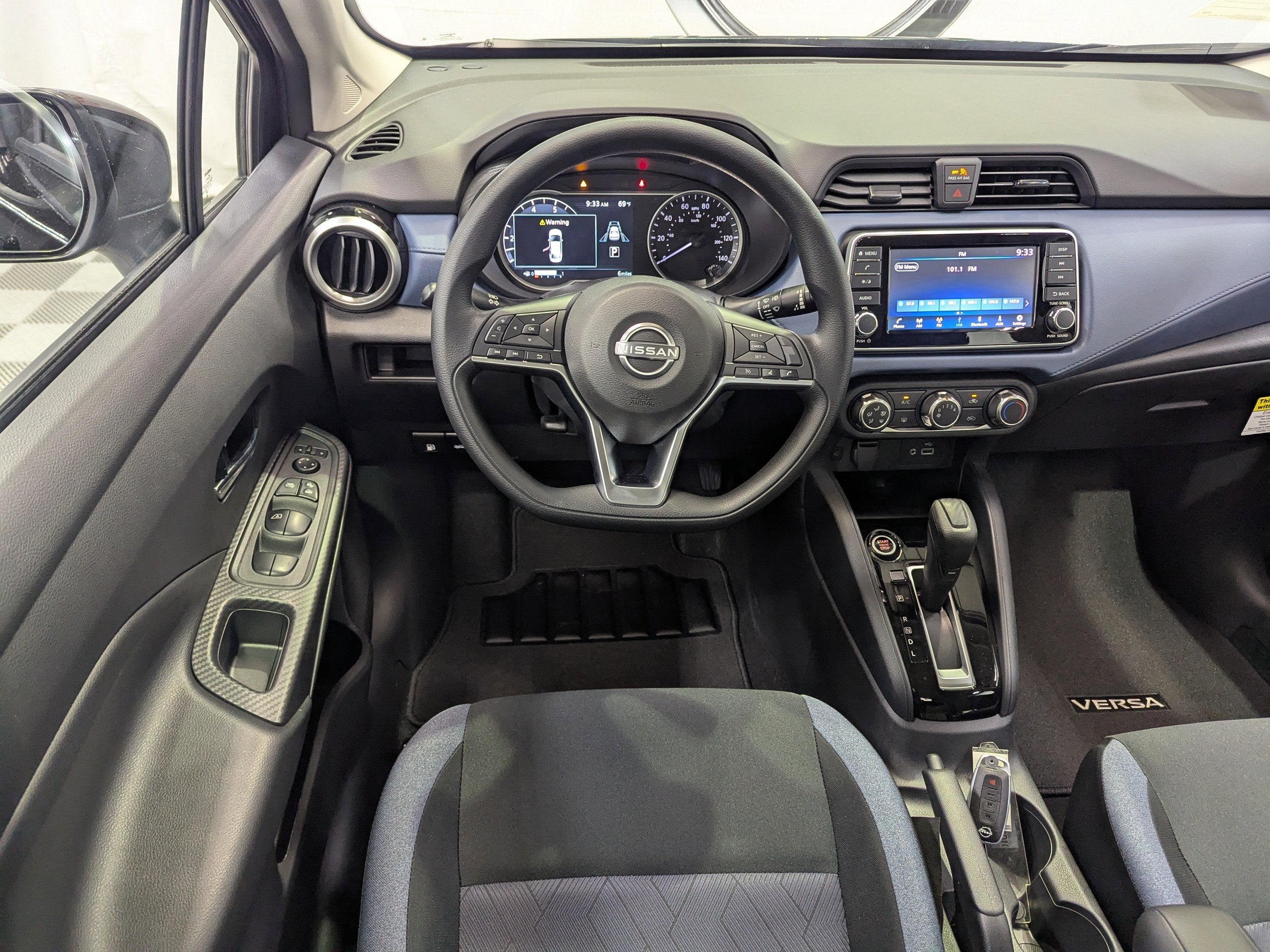 2025 Nissan Versa 1.6 SV