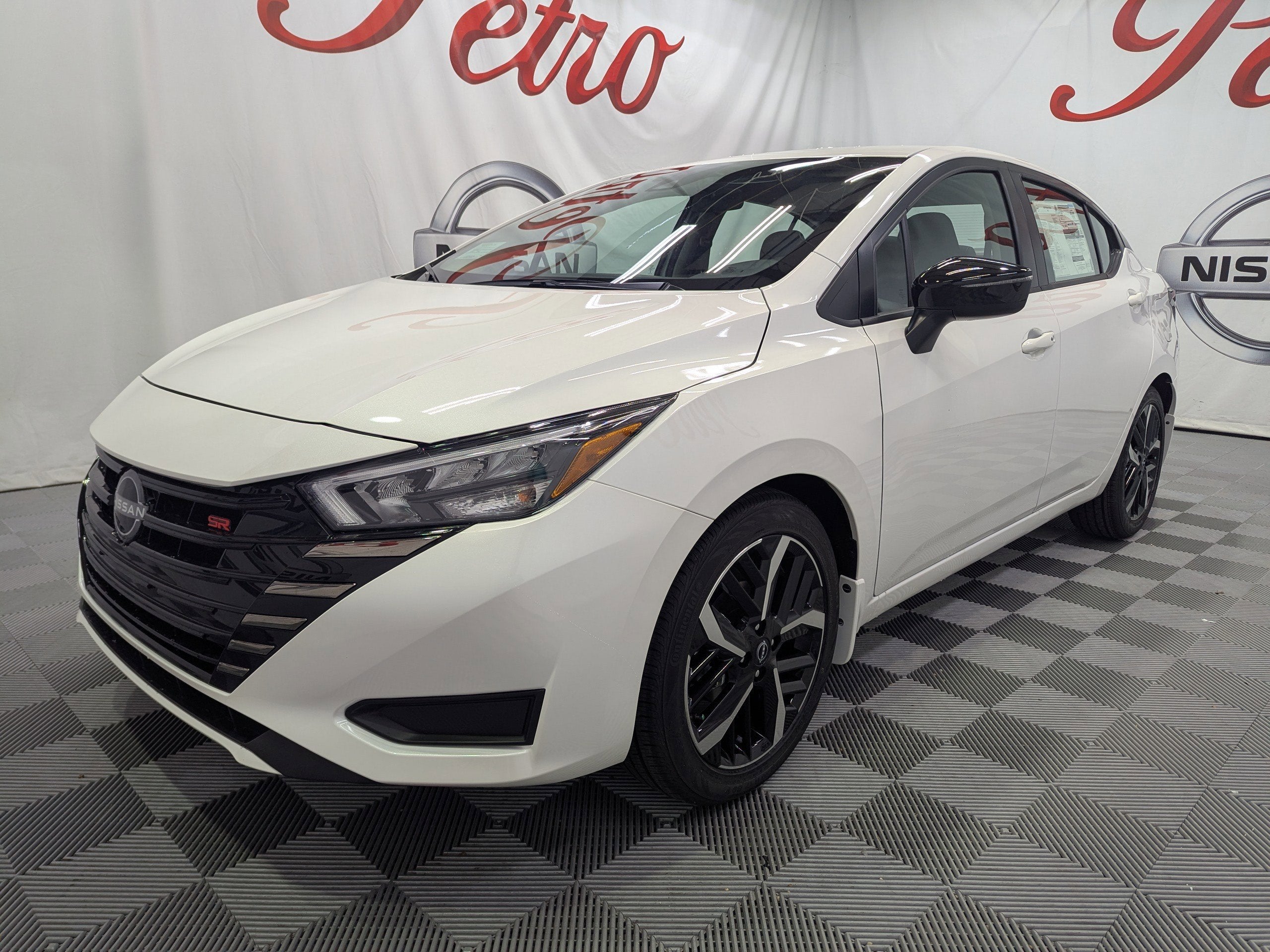 2025 Nissan Versa 1.6 SR