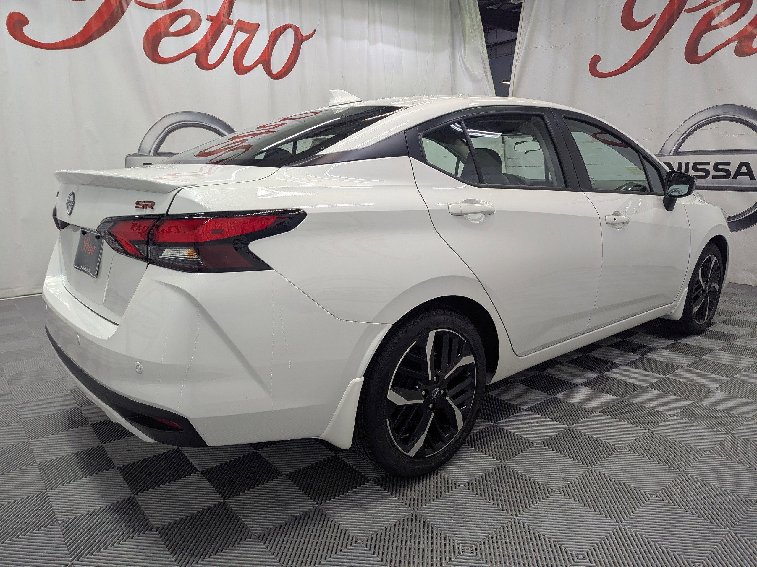 2025 Nissan Versa 1.6 SR