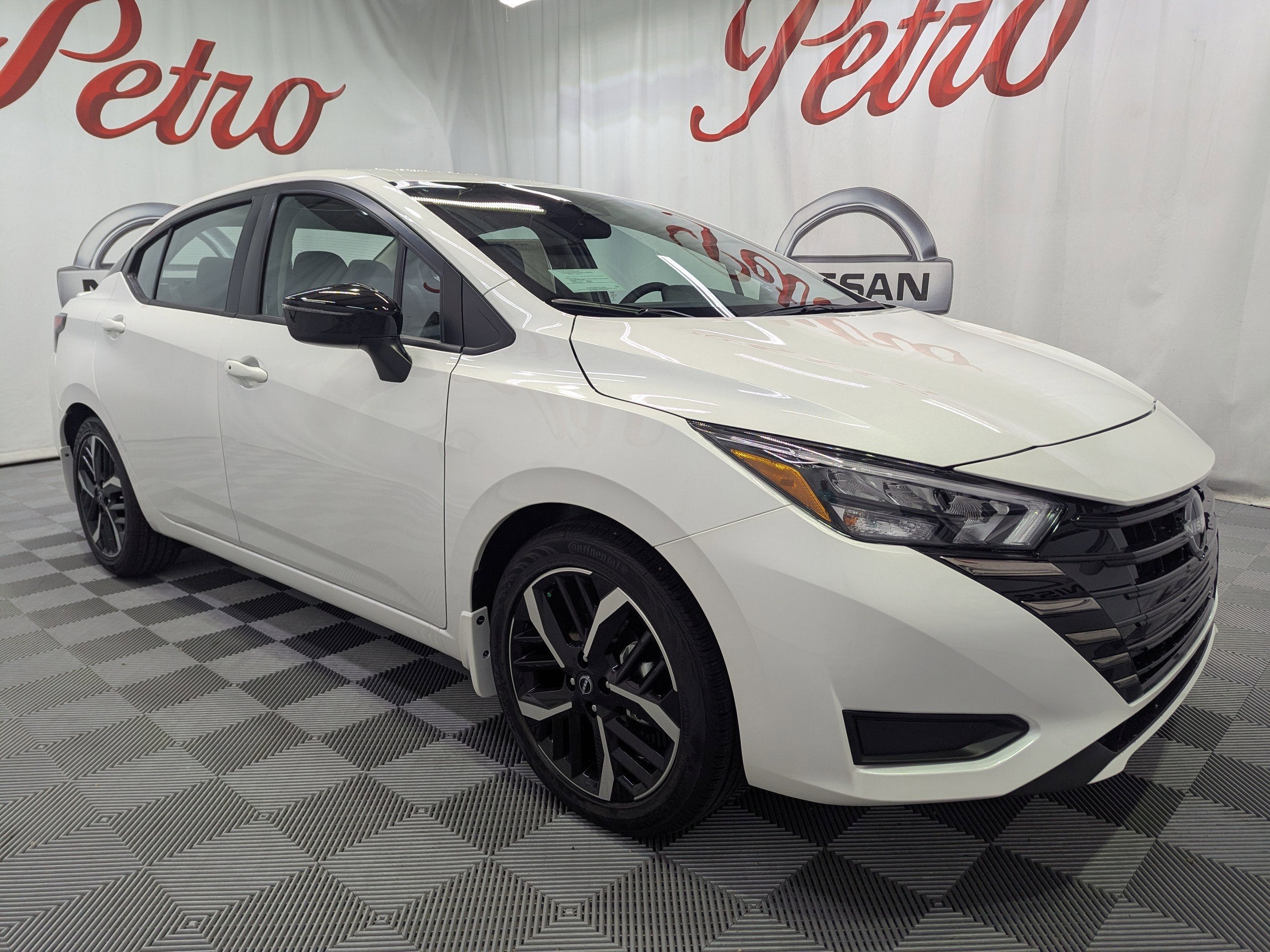 2025 Nissan Versa 1.6 SR