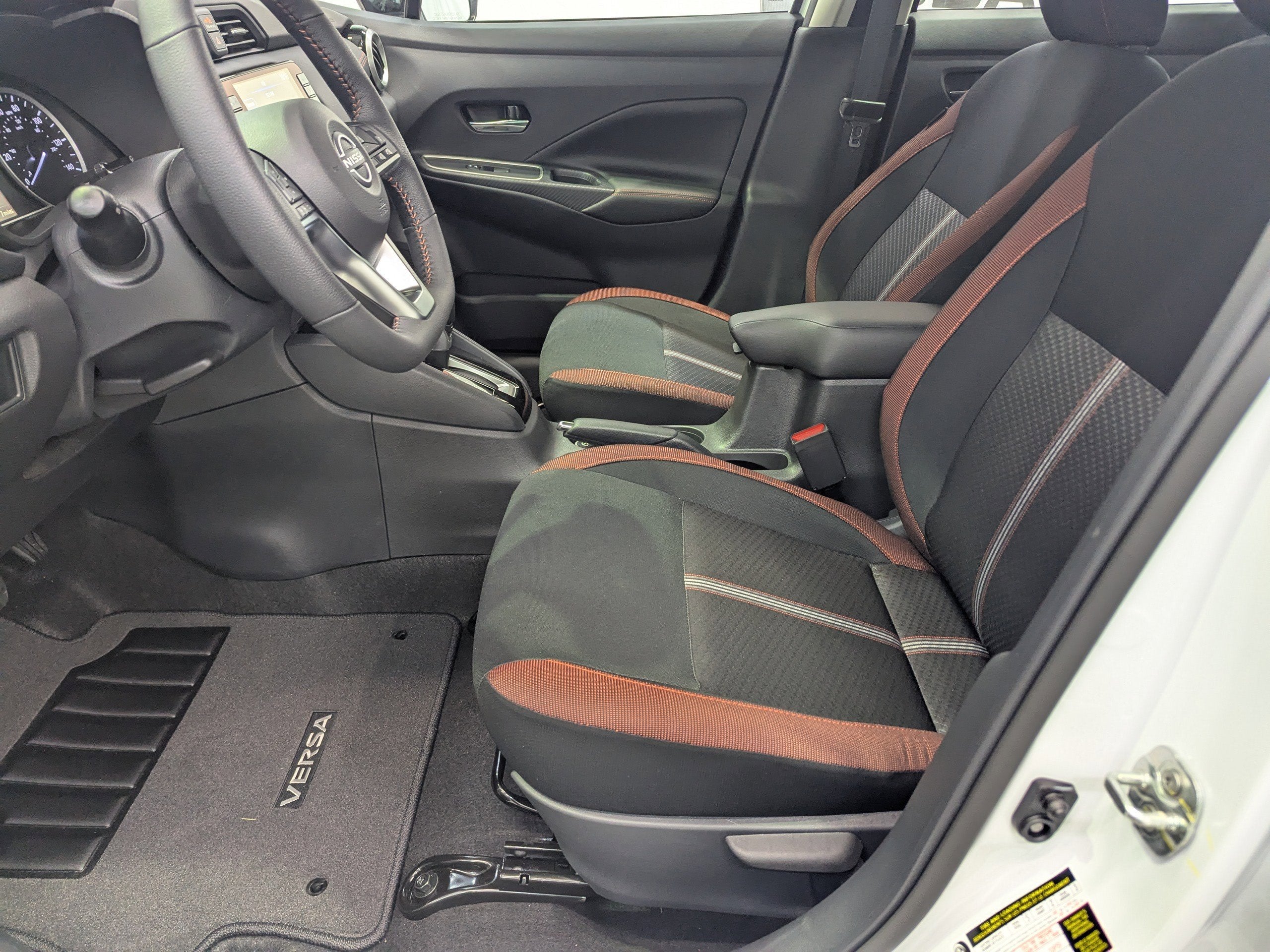 2025 Nissan Versa 1.6 SR