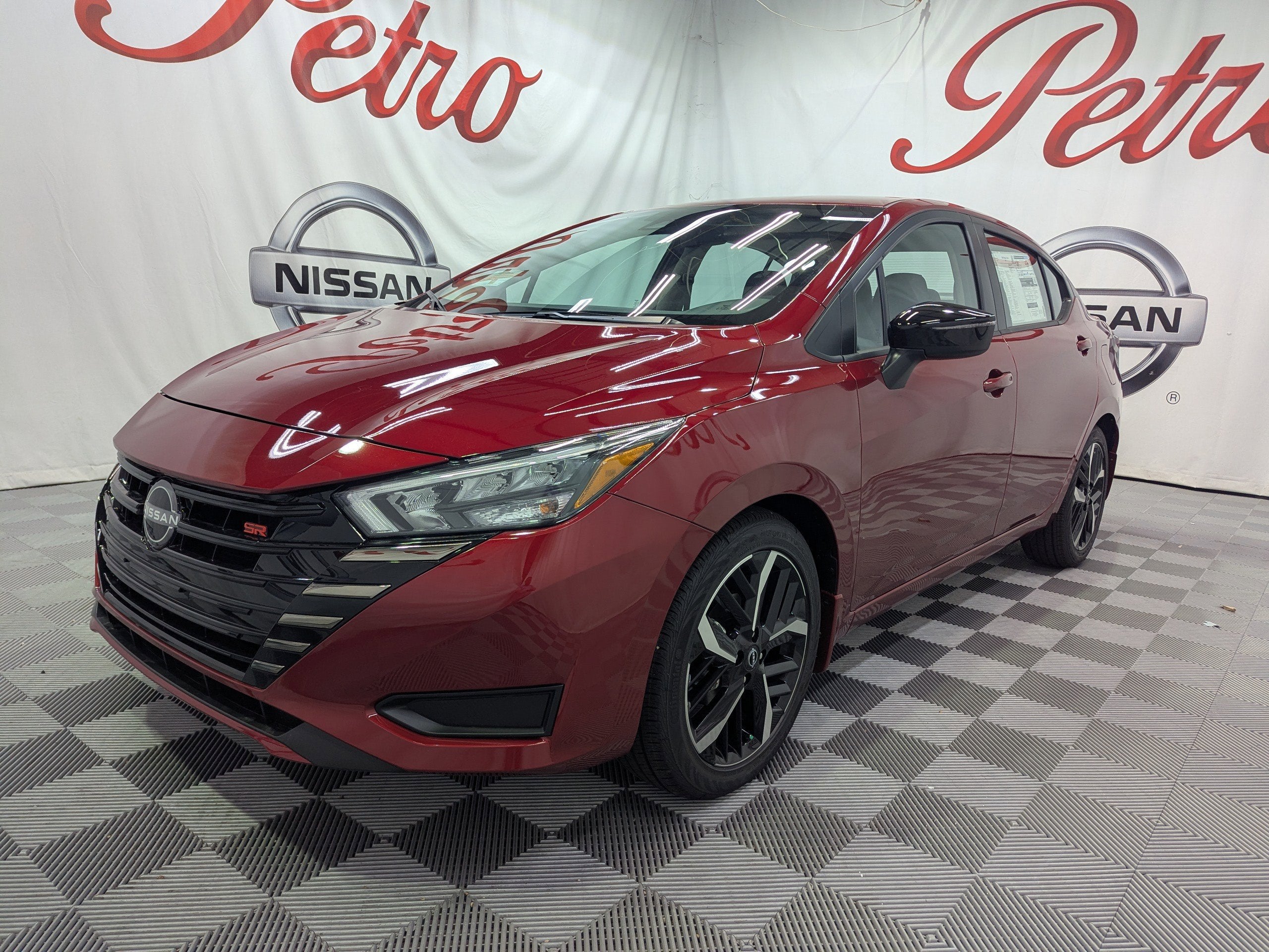 2025 Nissan Versa 1.6 SR