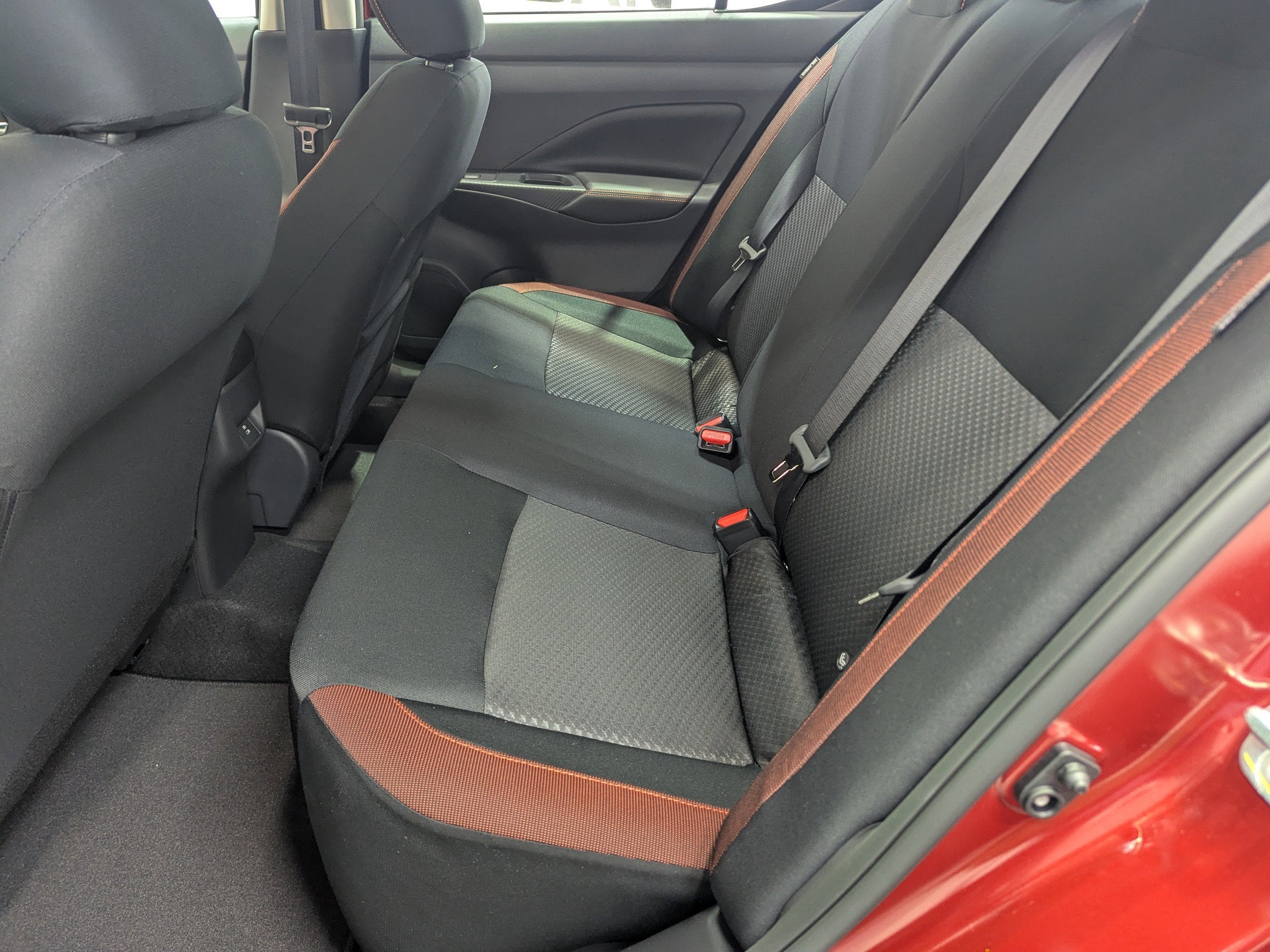 2025 Nissan Versa 1.6 SR