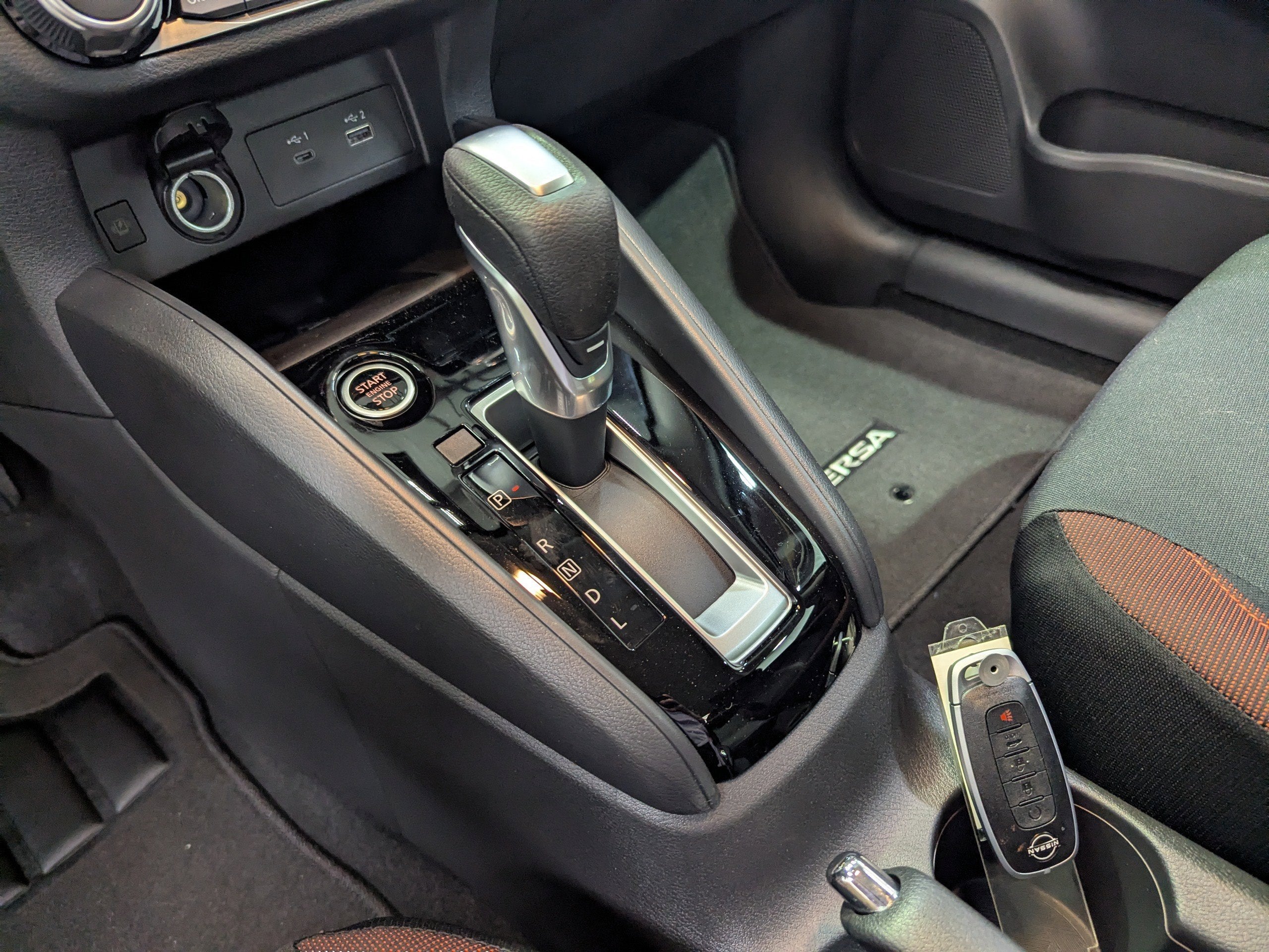 2025 Nissan Versa 1.6 SR