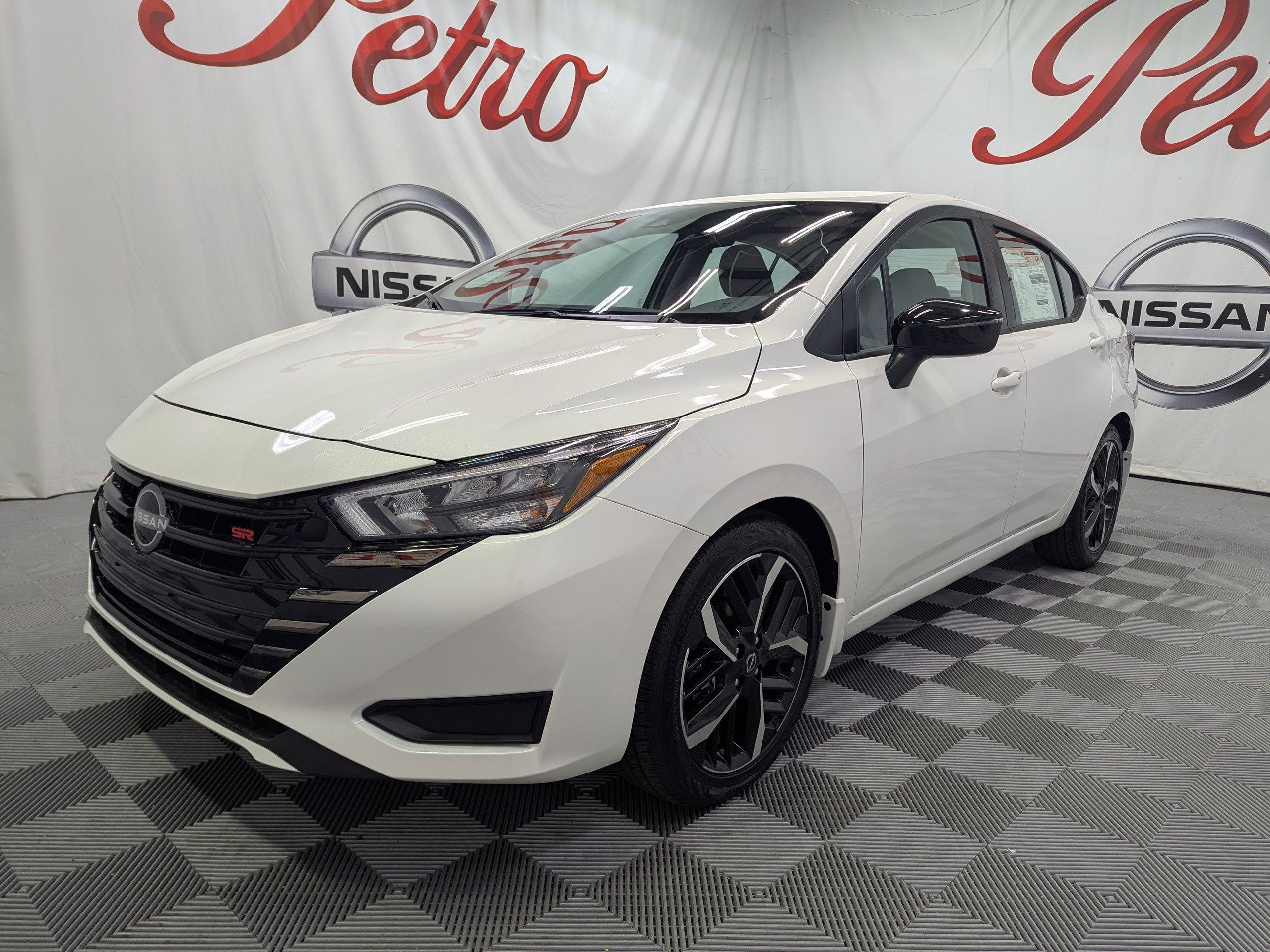 2025 Nissan Versa 1.6 SR