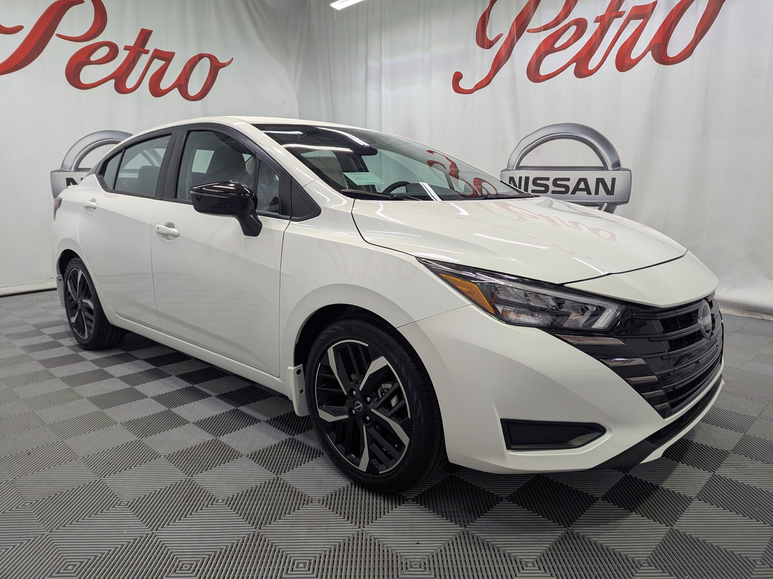 2025 Nissan Versa 1.6 SR