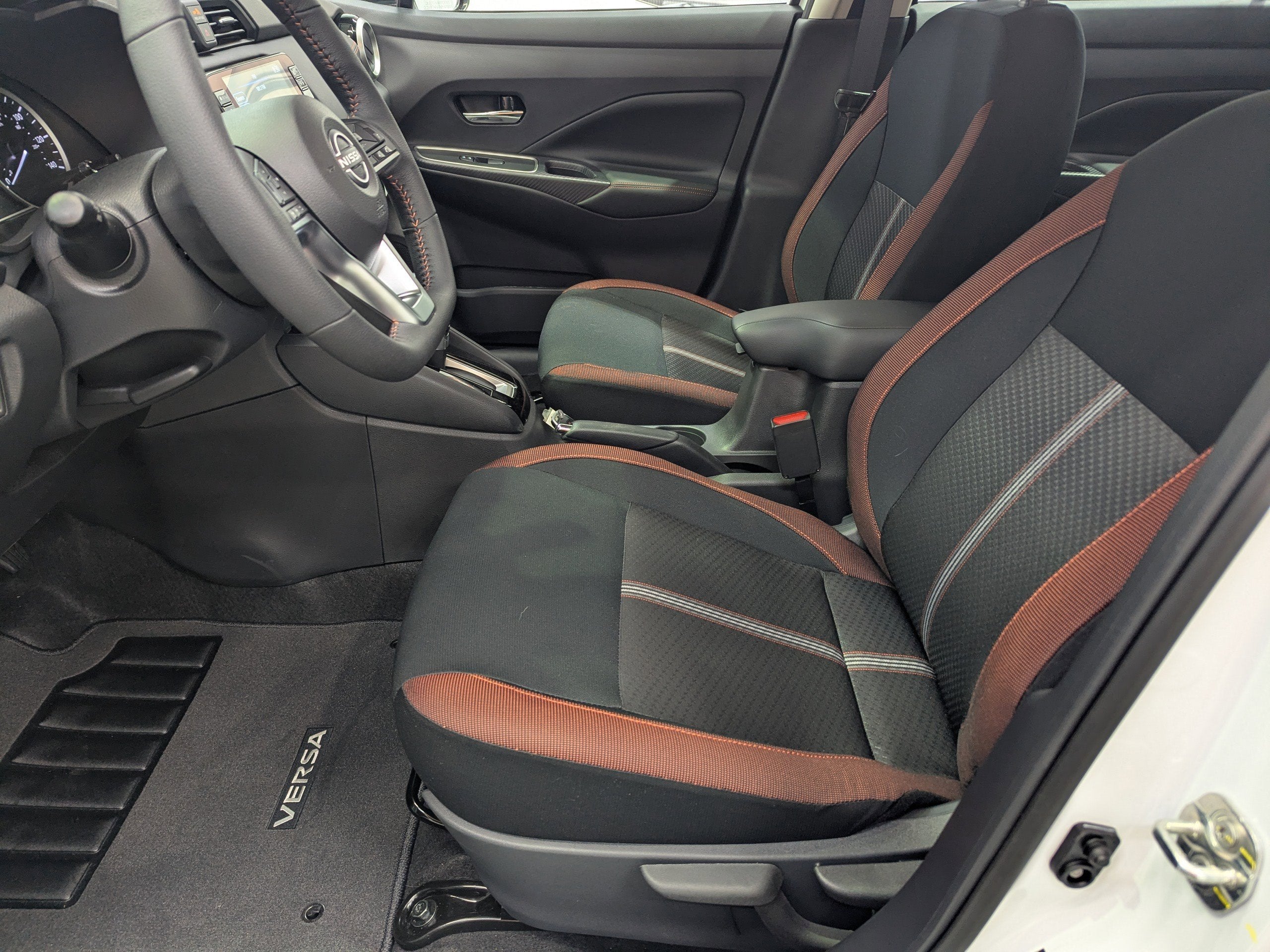 2025 Nissan Versa 1.6 SR