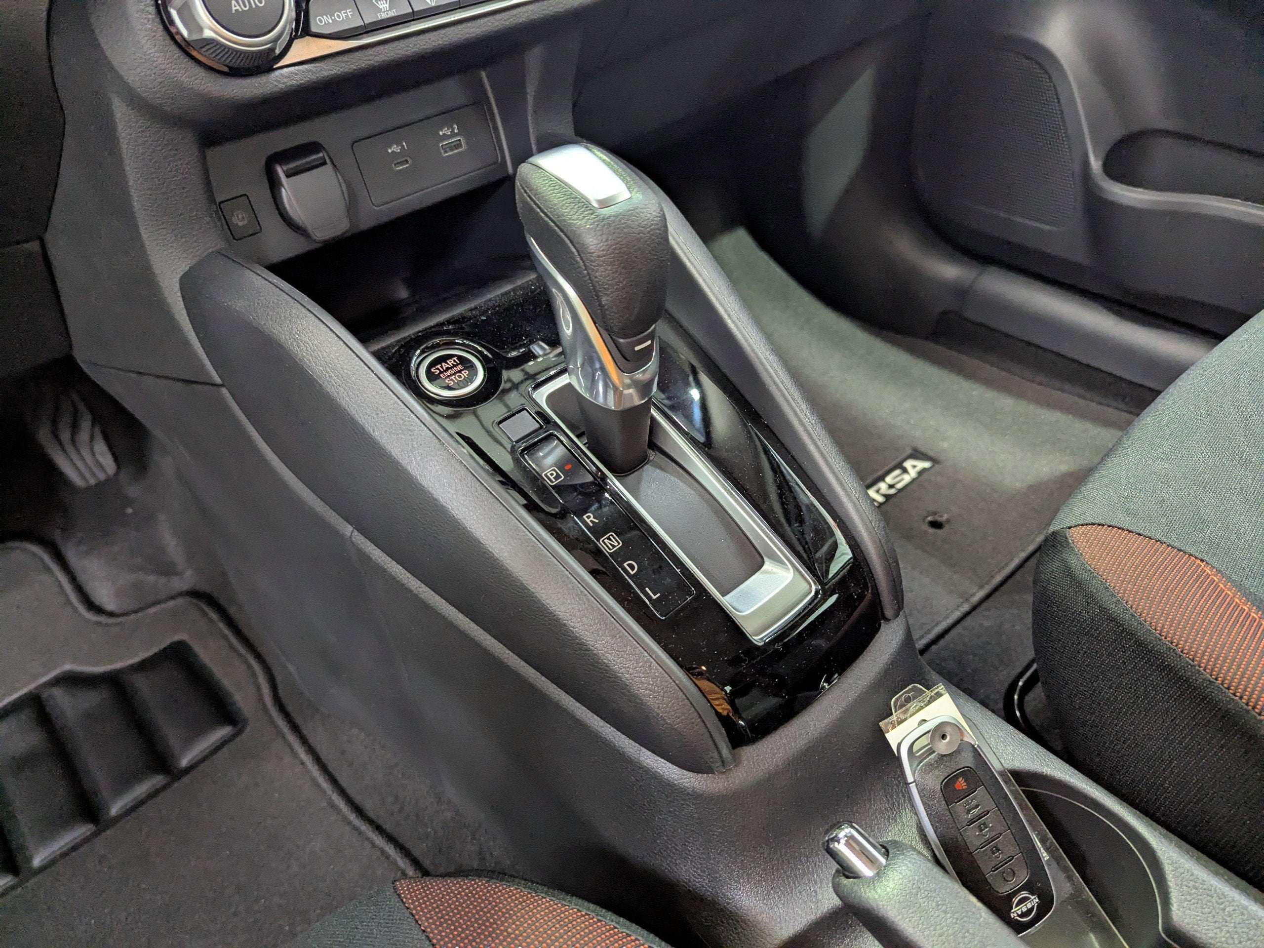 2025 Nissan Versa 1.6 SR