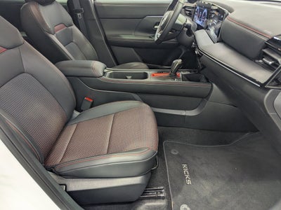2025 Nissan Kicks SR