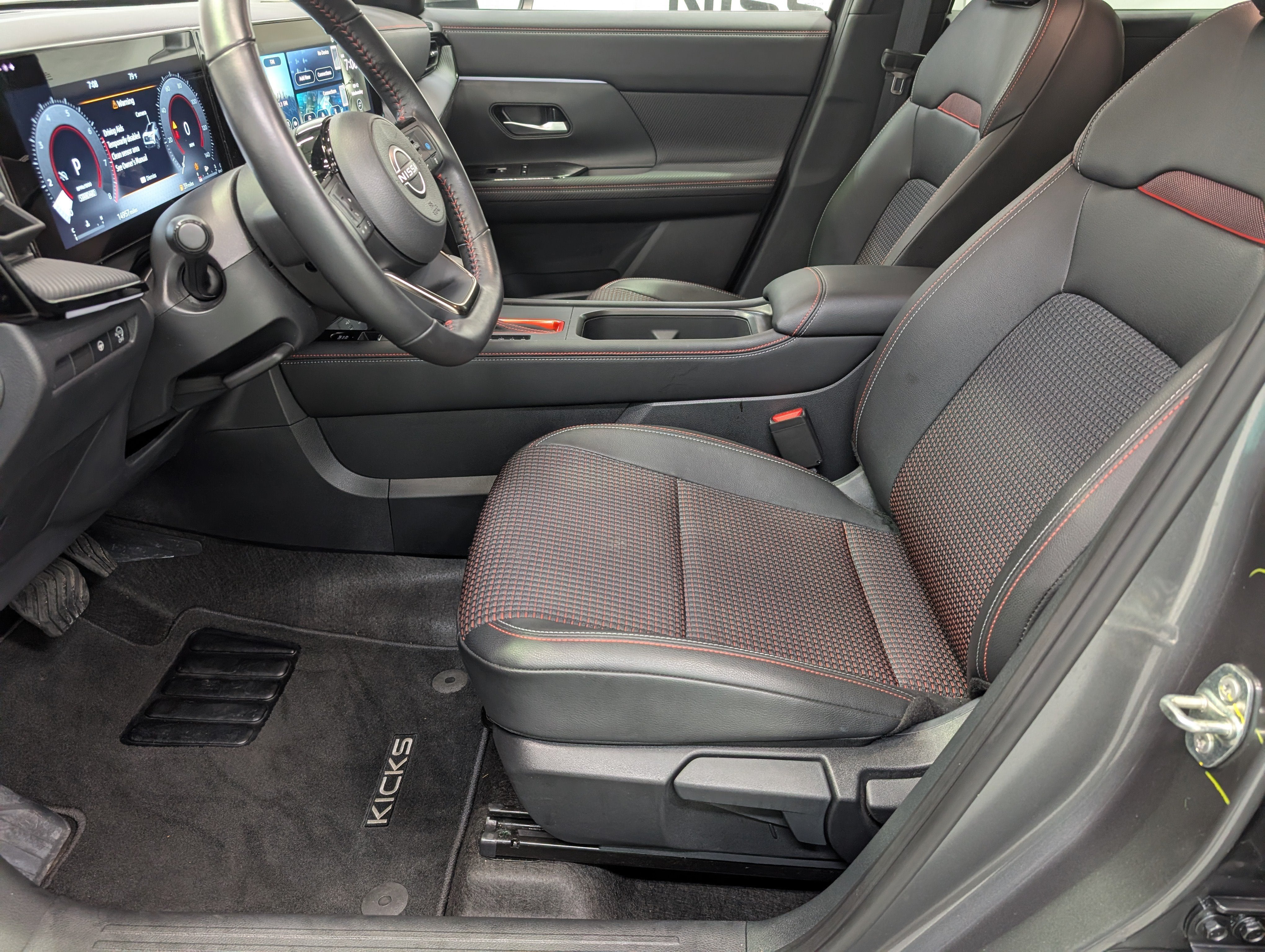 2025 Nissan Kicks SR