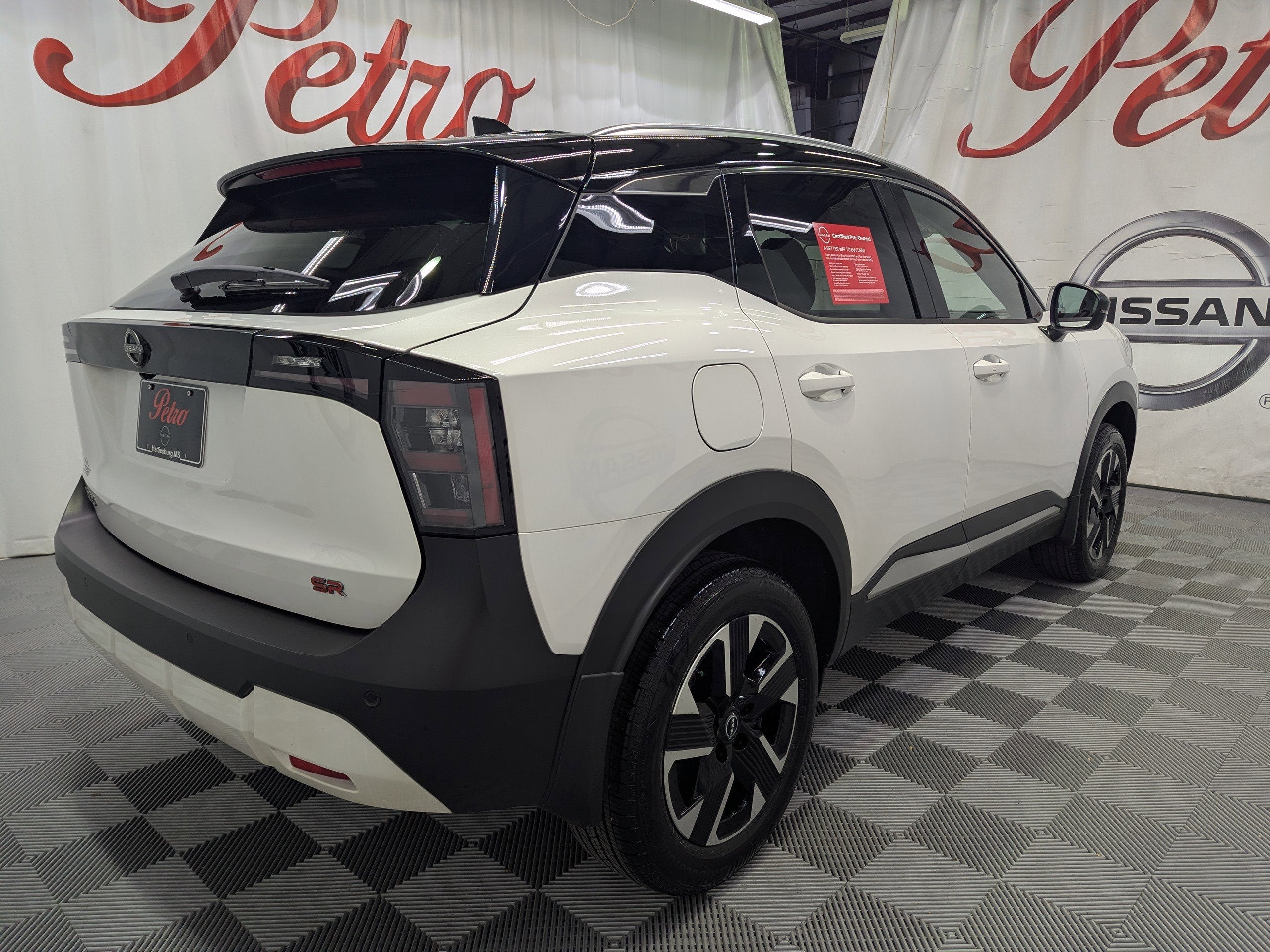 2025 Nissan Kicks SR