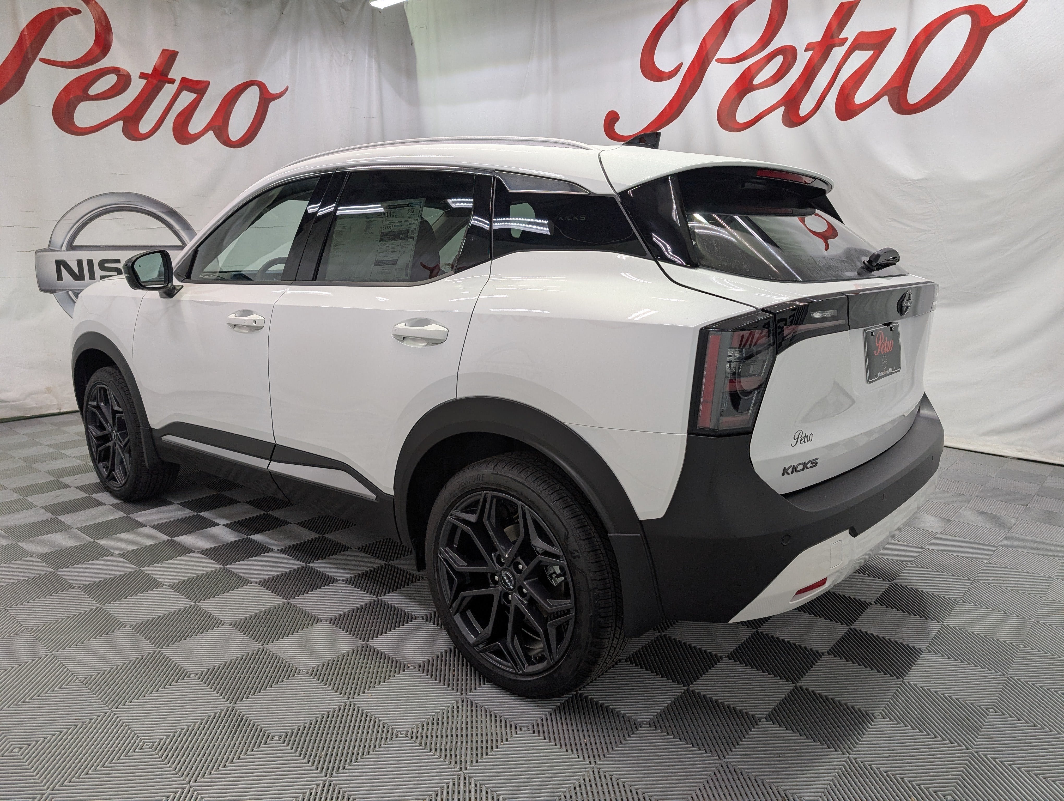 2027 Nissan Kicks SR