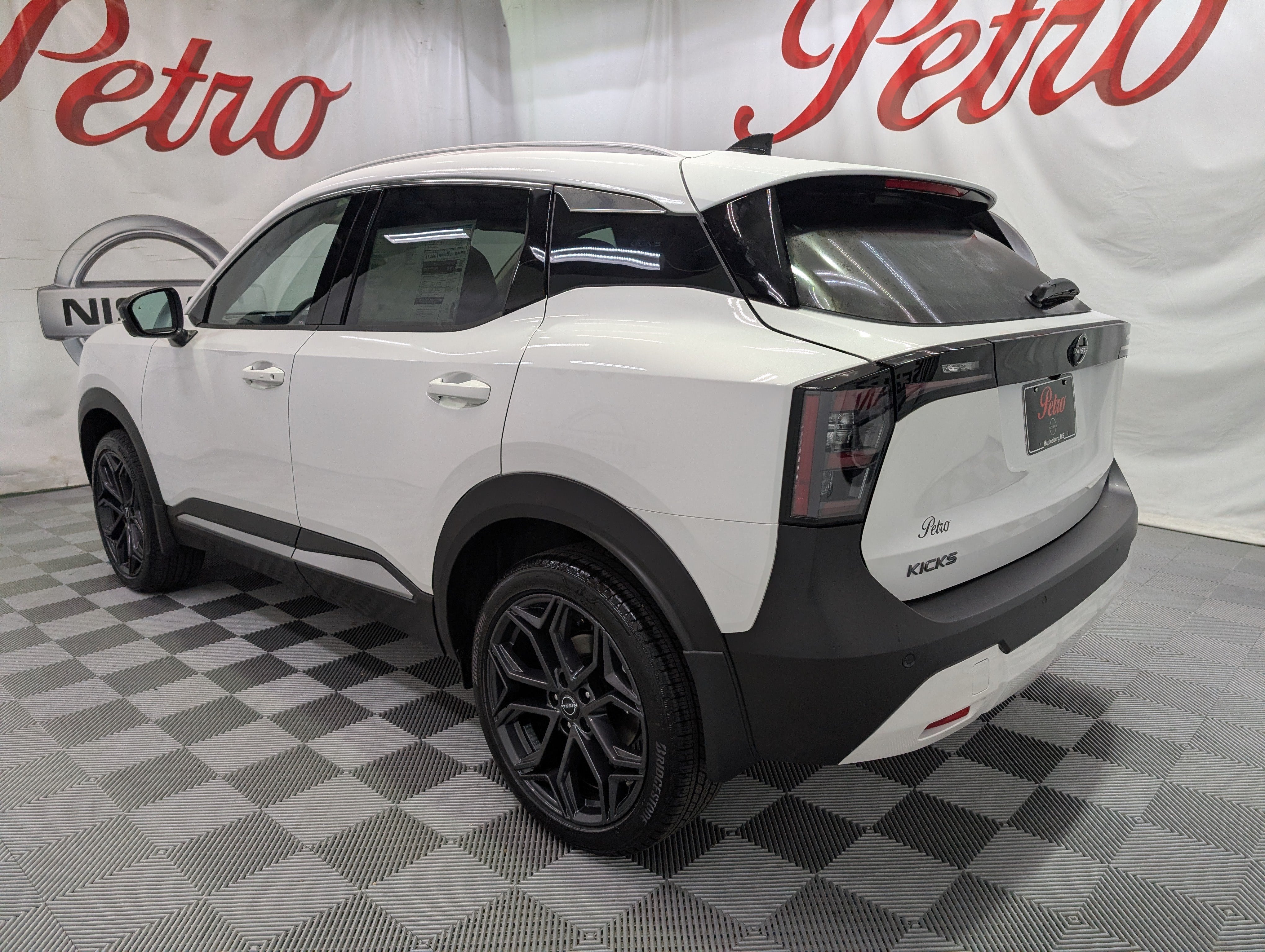 2027 Nissan Kicks SR