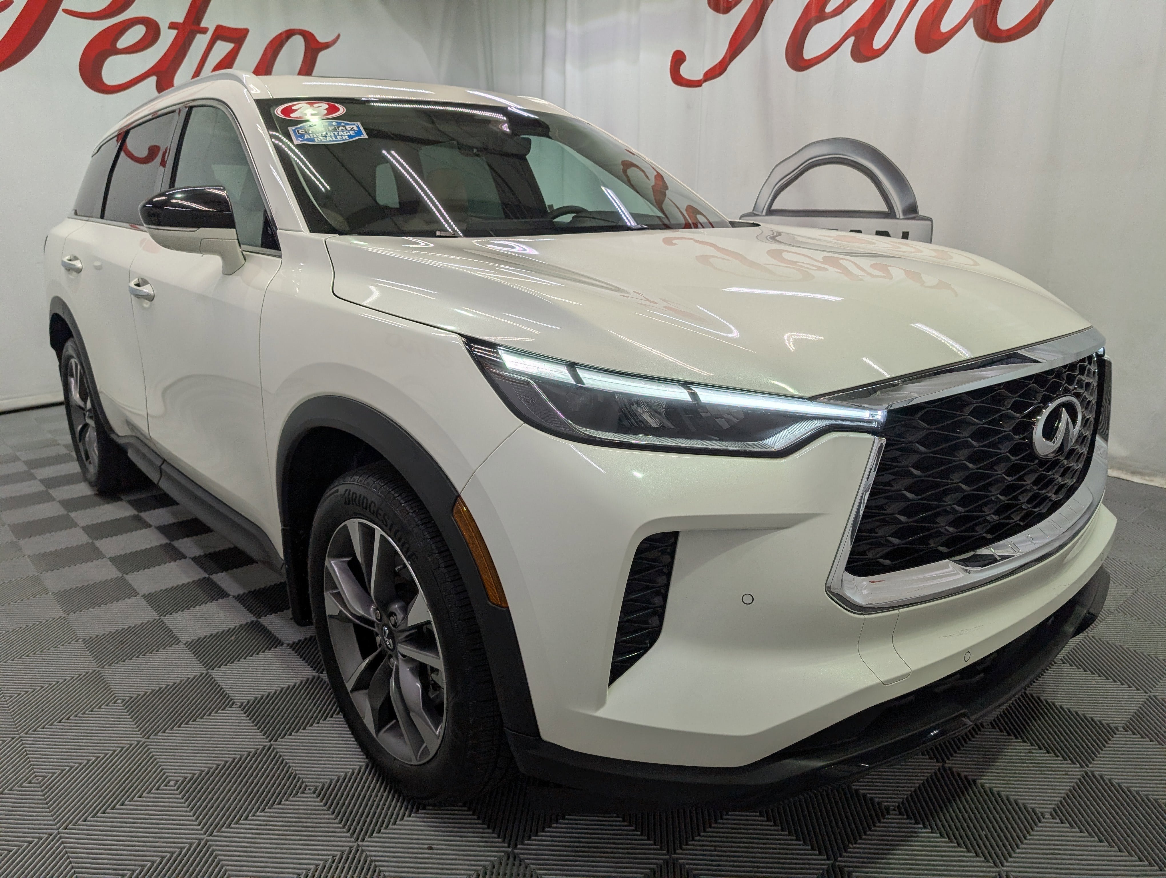 2023 INFINITI QX60 LUXE
