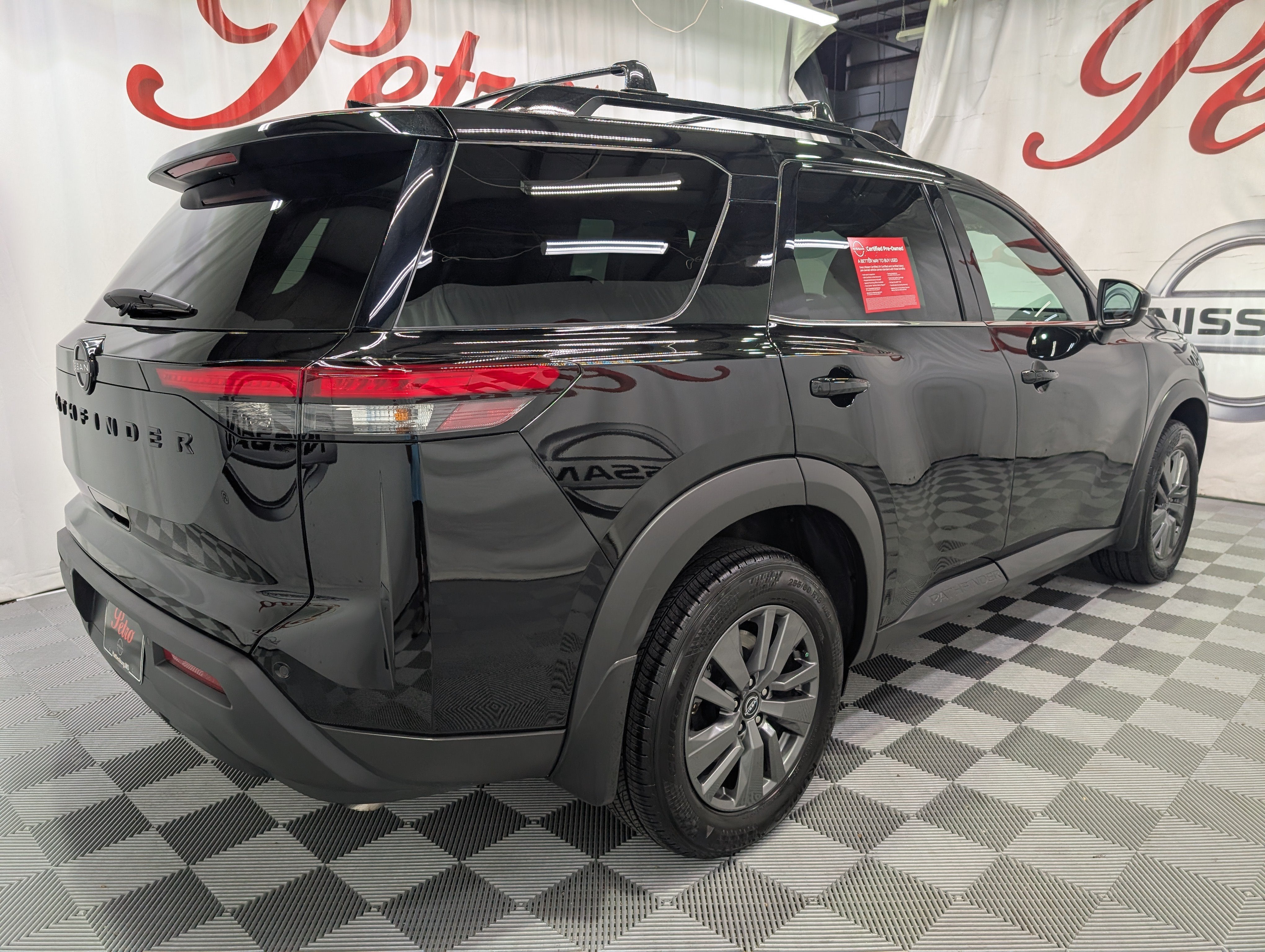 2025 Nissan Pathfinder SV