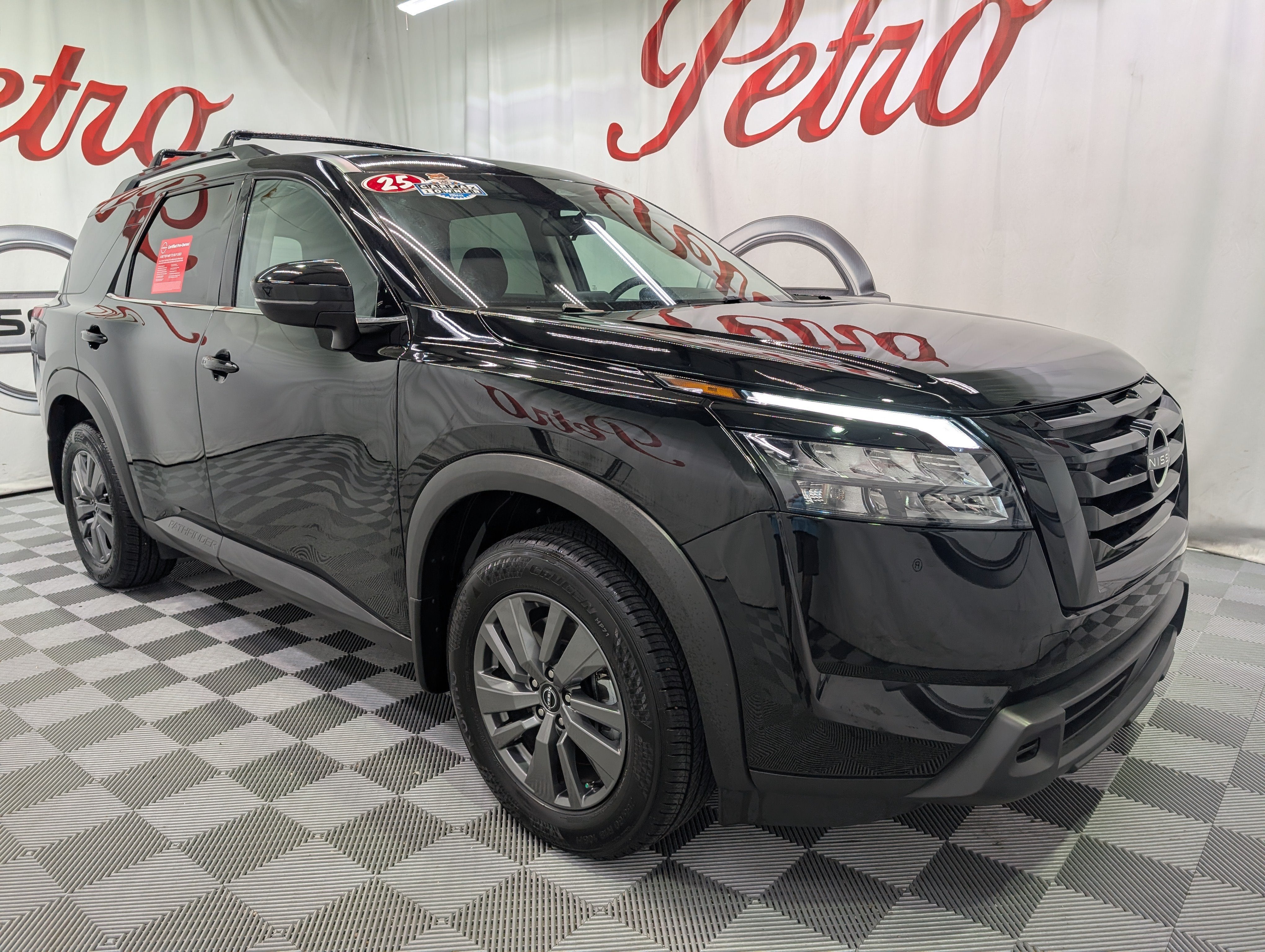 2025 Nissan Pathfinder SV