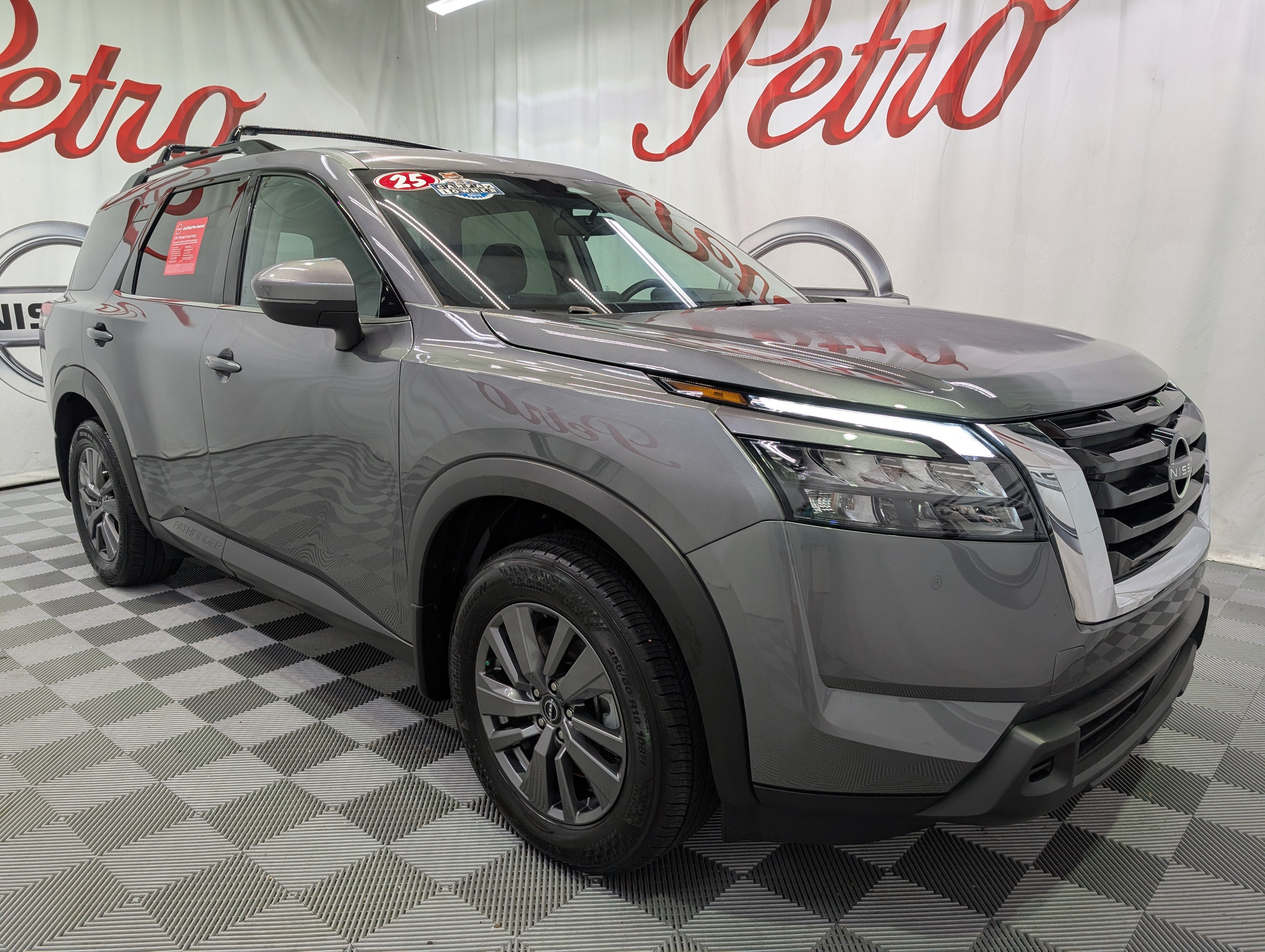 2025 Nissan Pathfinder SV