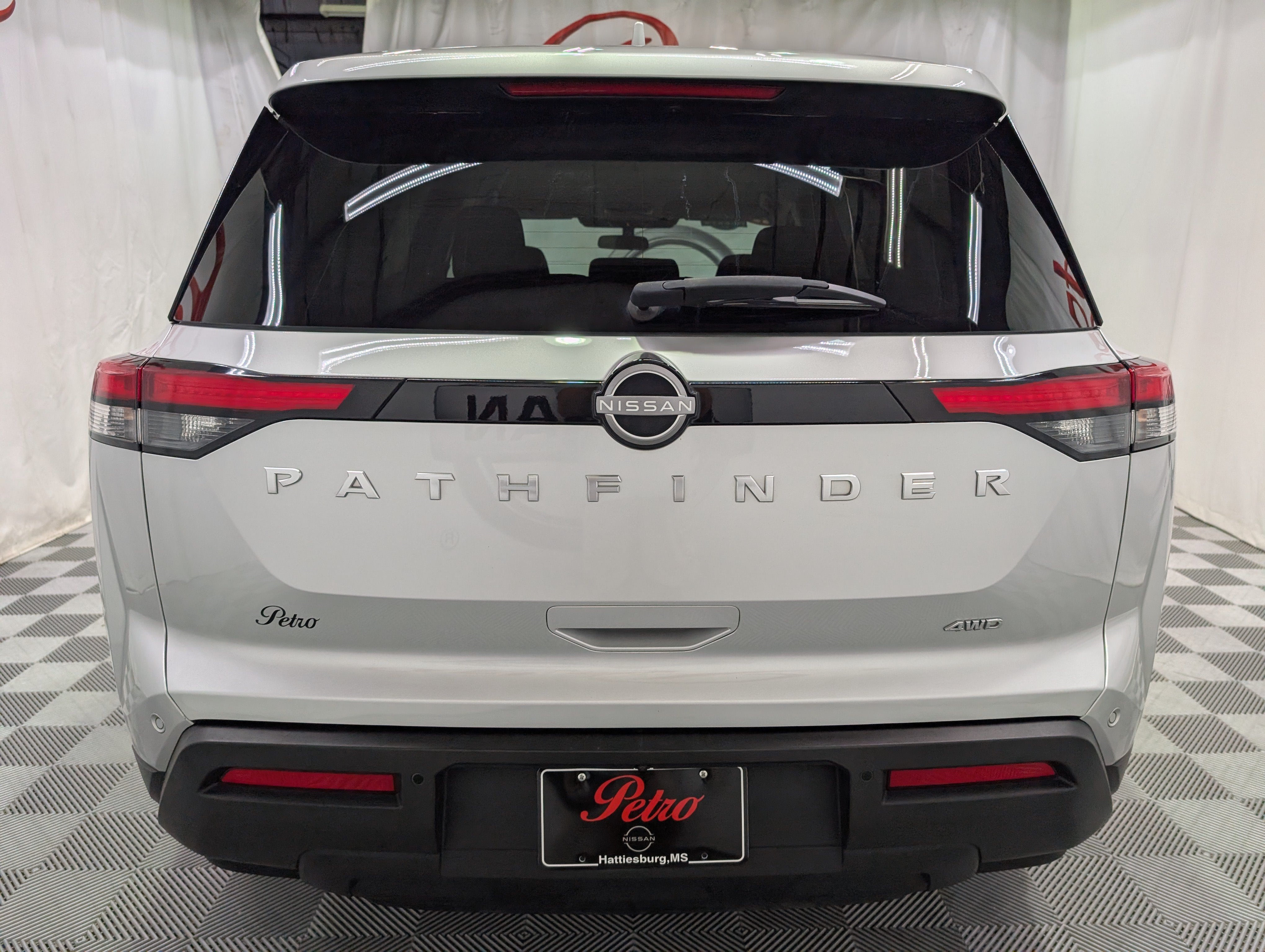 2025 Nissan Pathfinder SV