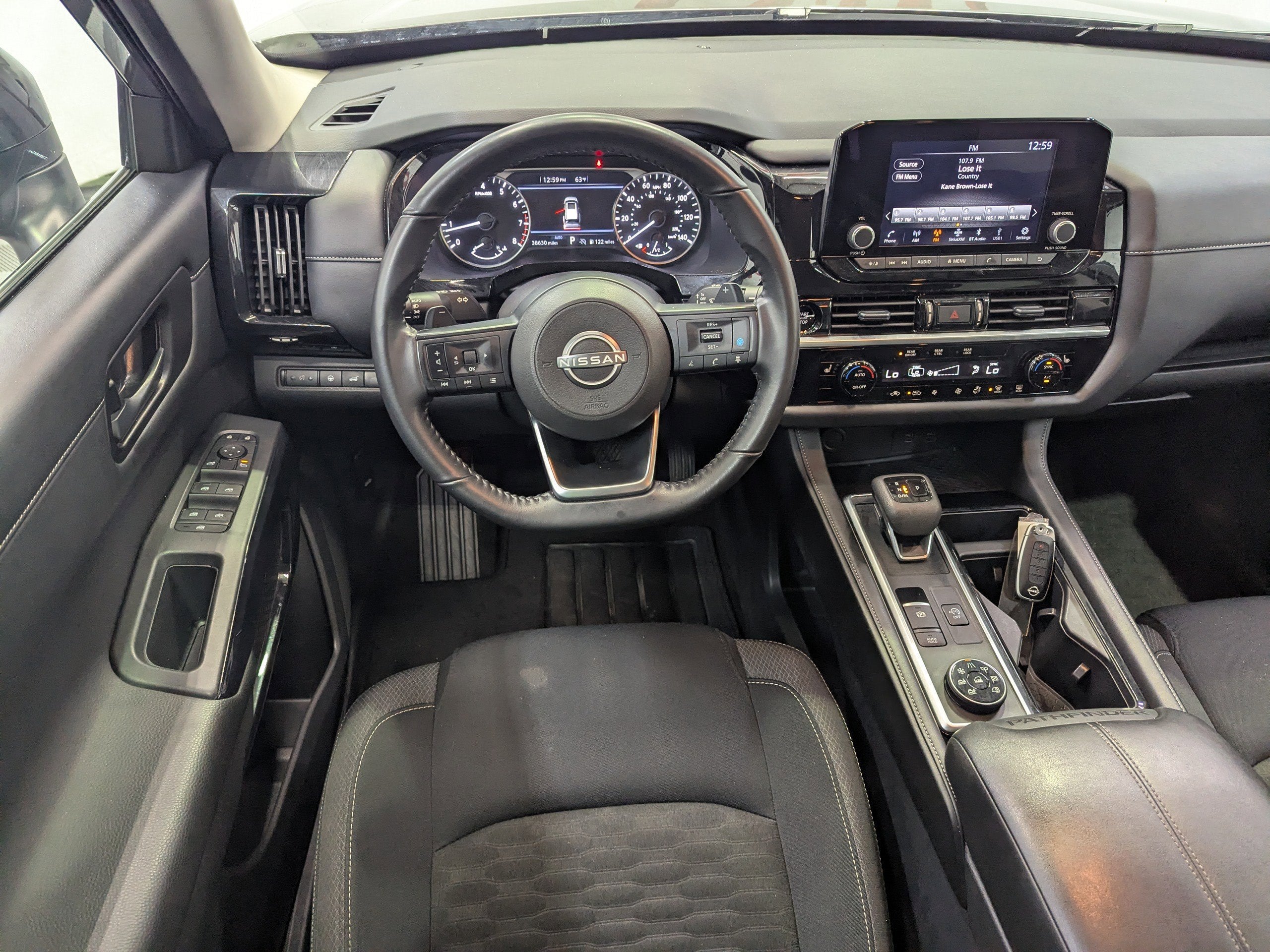 2025 Nissan Pathfinder SV