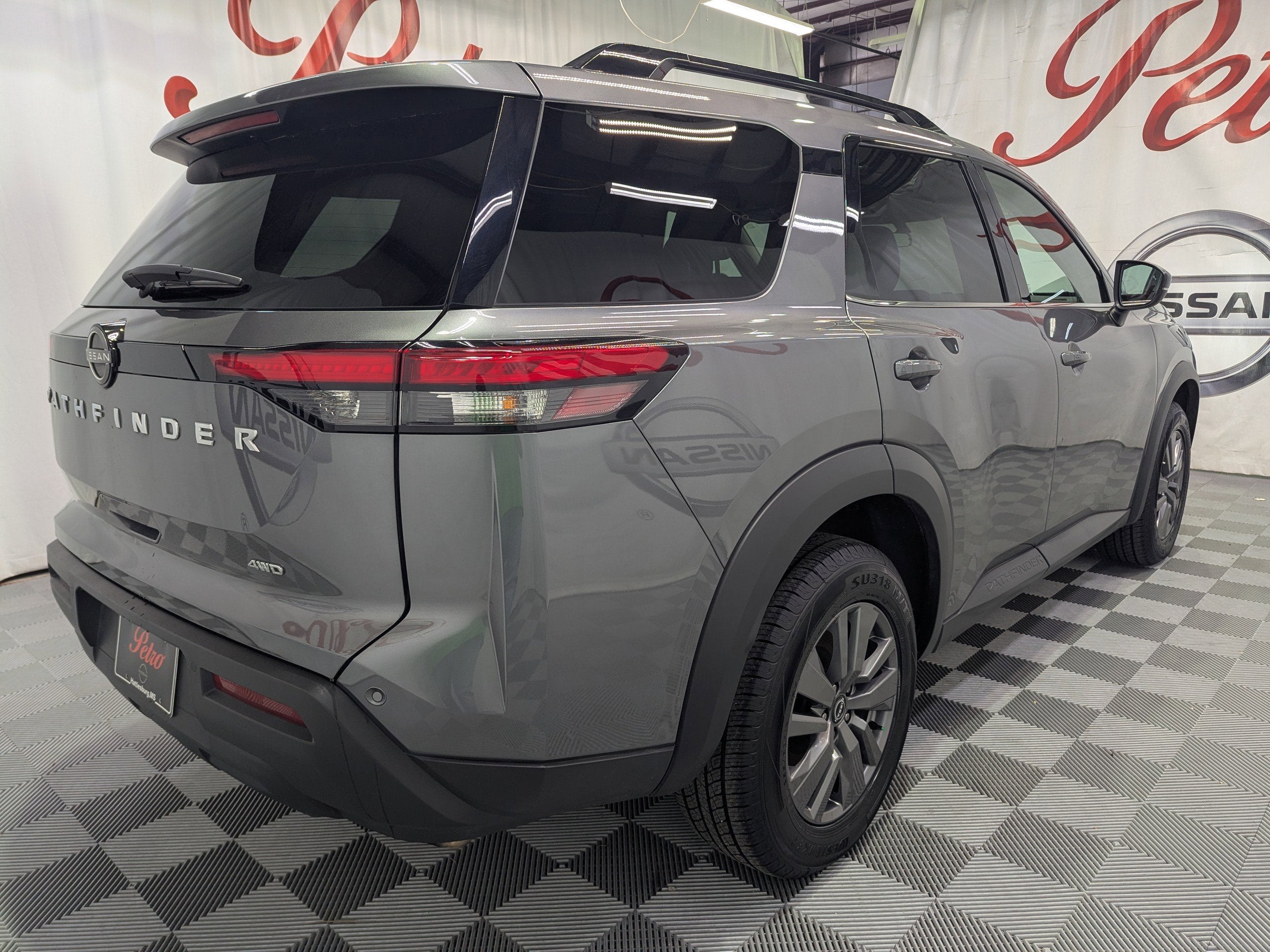 2025 Nissan Pathfinder SV