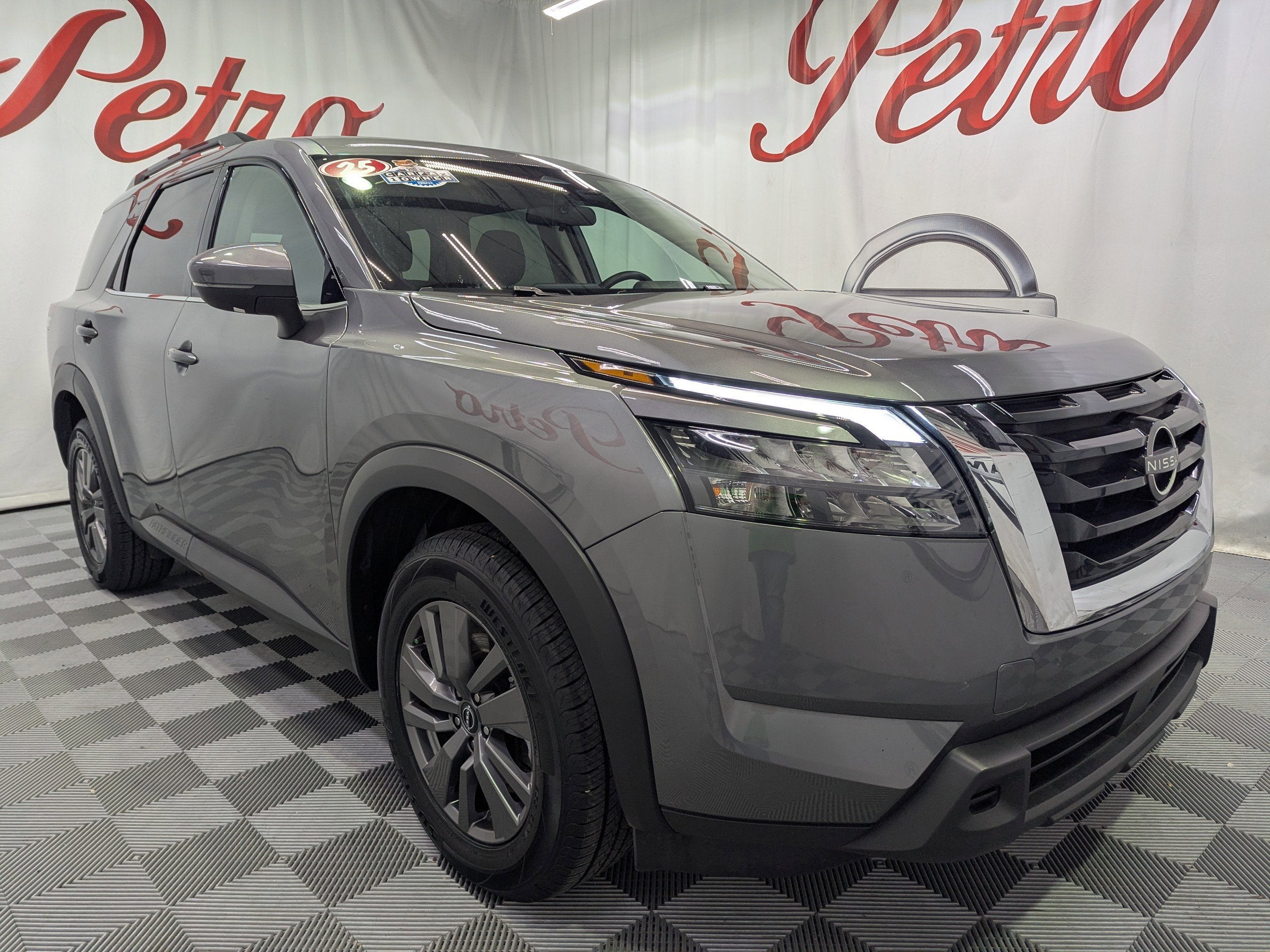 2025 Nissan Pathfinder SV