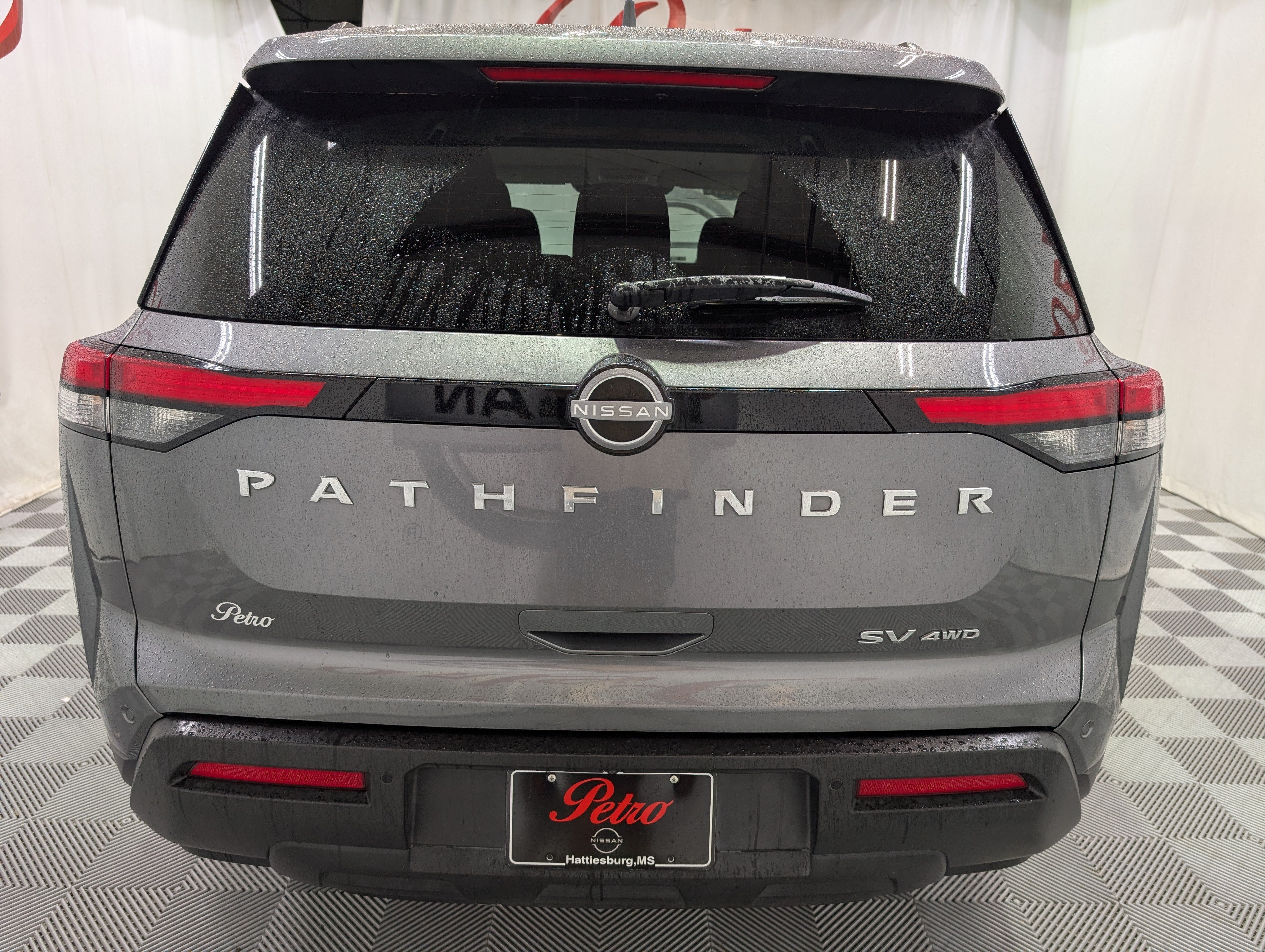 2024 Nissan Pathfinder SV