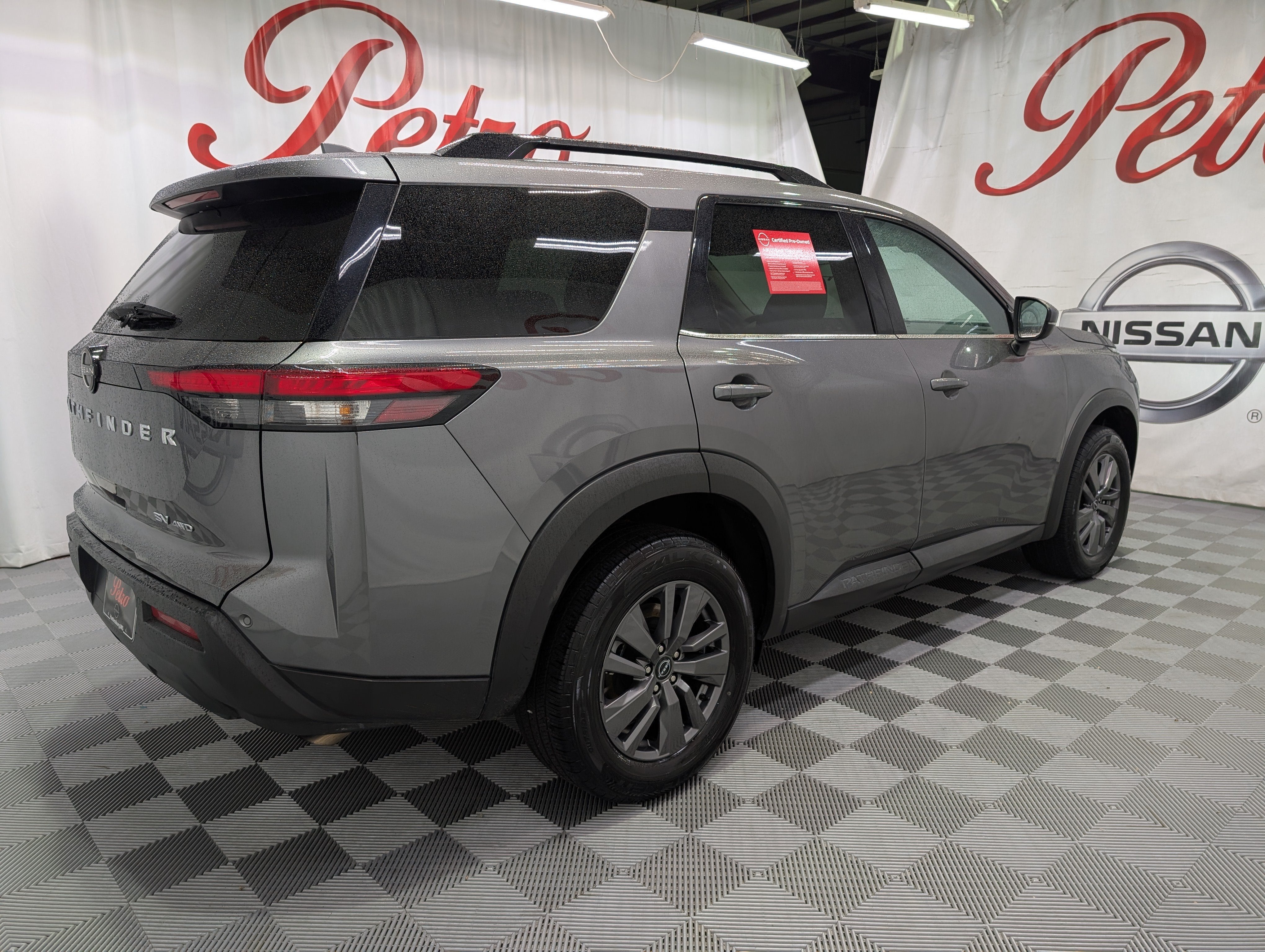 2024 Nissan Pathfinder SV