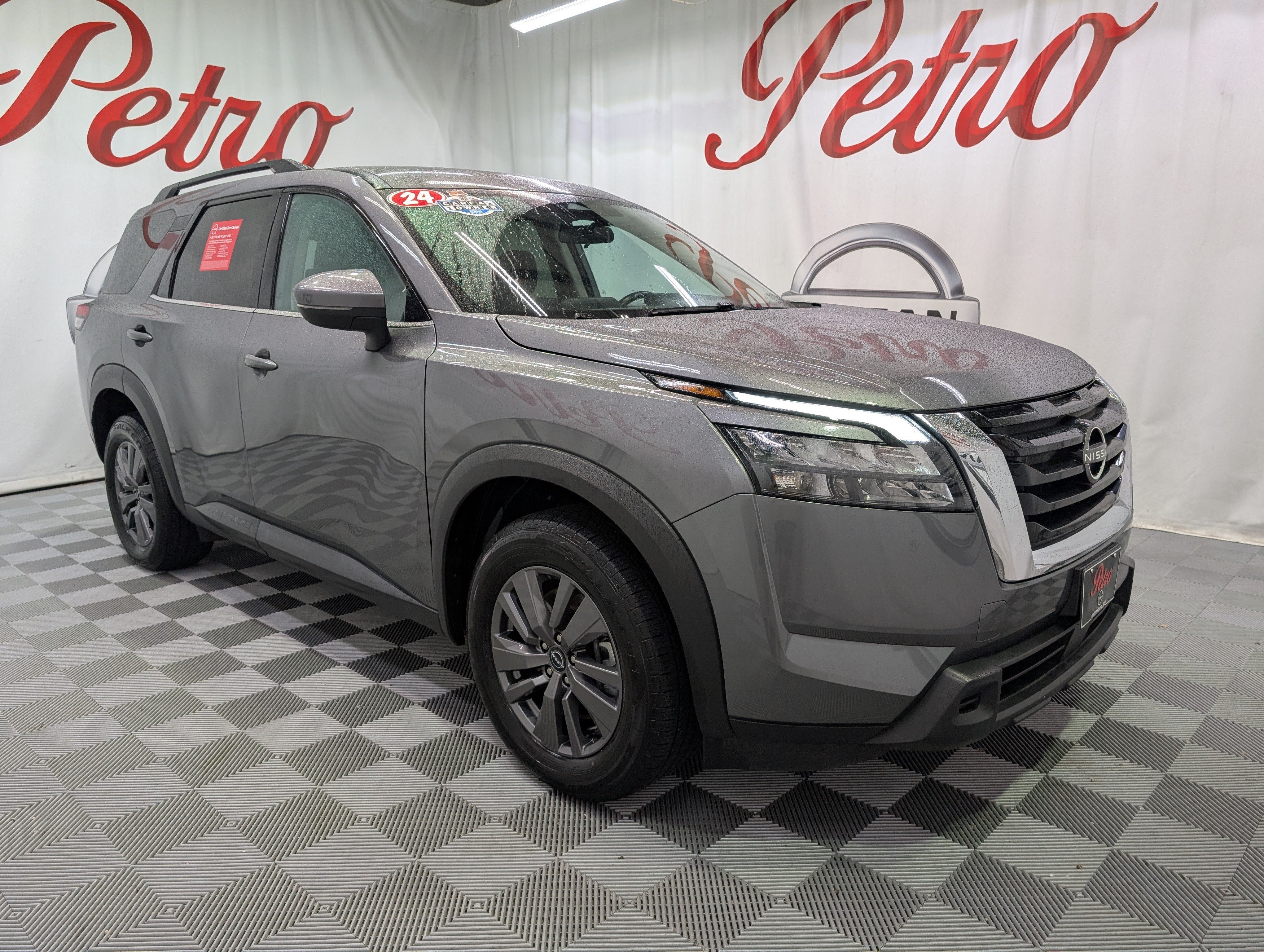 2024 Nissan Pathfinder SV