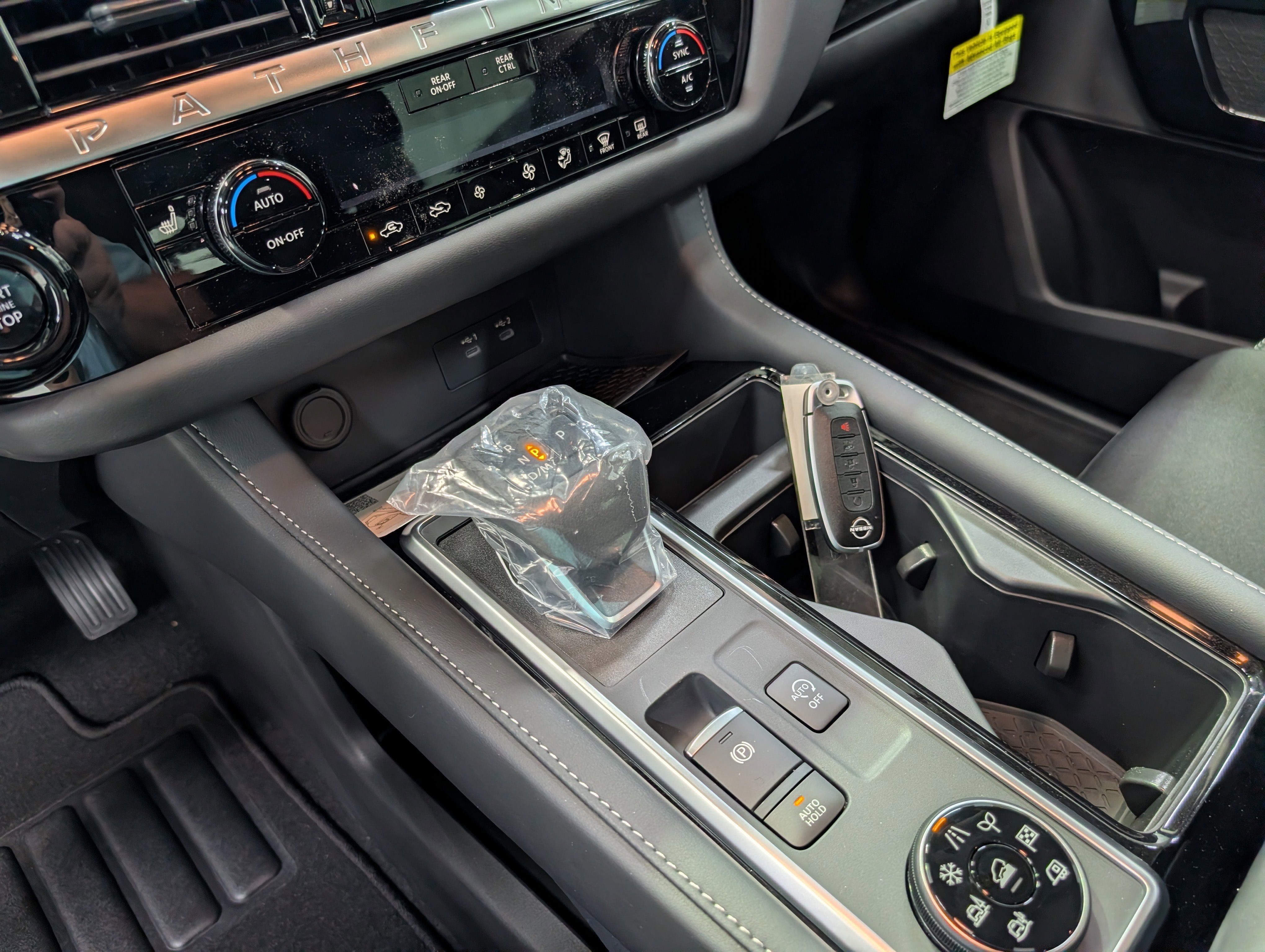 2026 Nissan Pathfinder SV